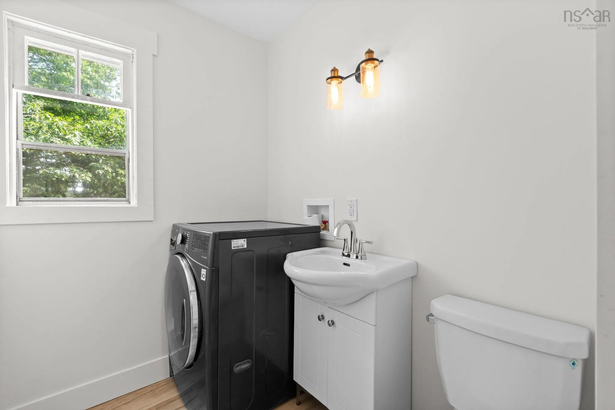 54 Symonds Street, Dartmouth, NS B3A 3L7, 3 Bedrooms Bedrooms, ,2 BathroomsBathrooms,Residential,For Sale,Symonds,202517962