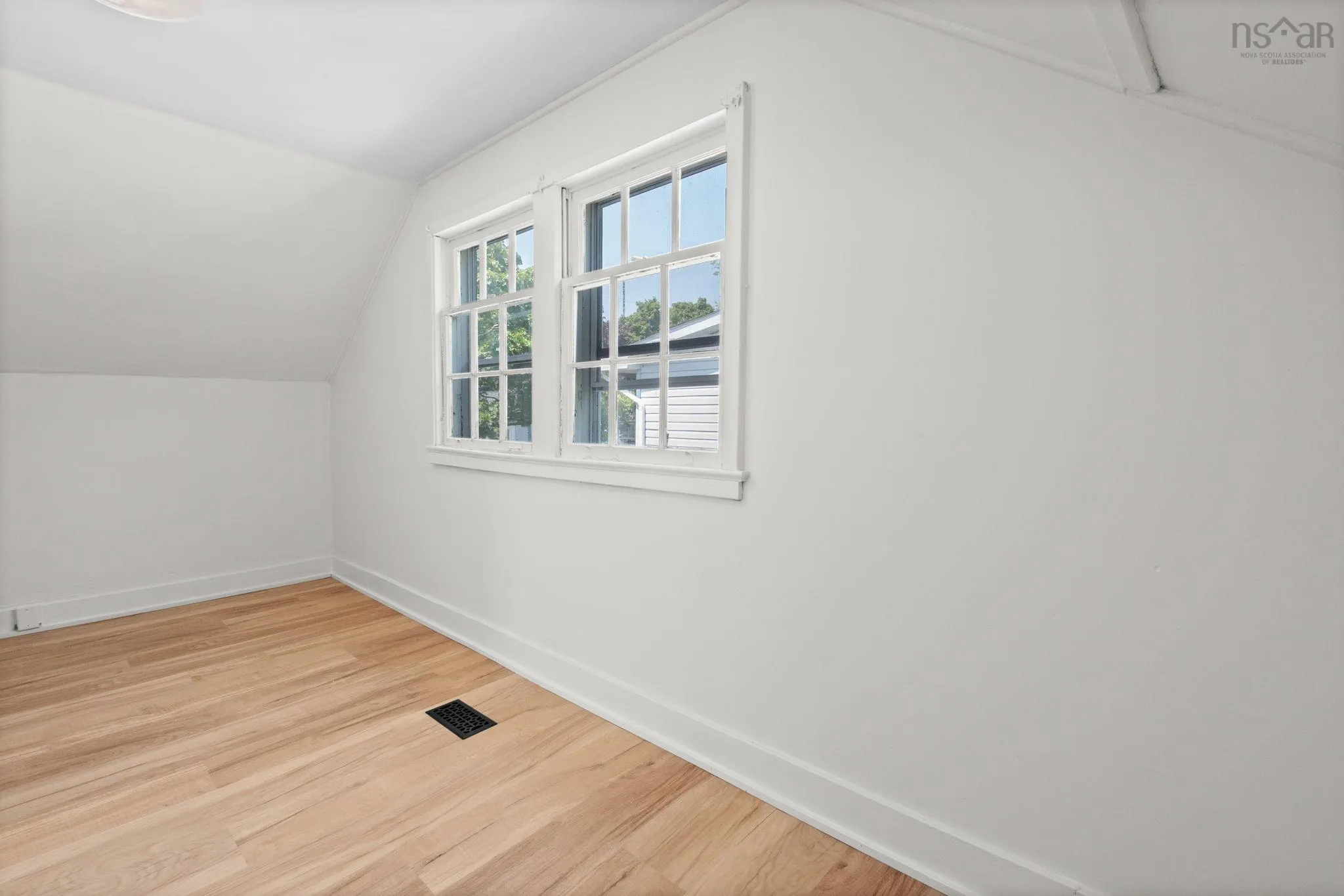 54 Symonds Street, Dartmouth, NS B3A 3L7, 3 Bedrooms Bedrooms, ,2 BathroomsBathrooms,Residential,For Sale,Symonds,202517962