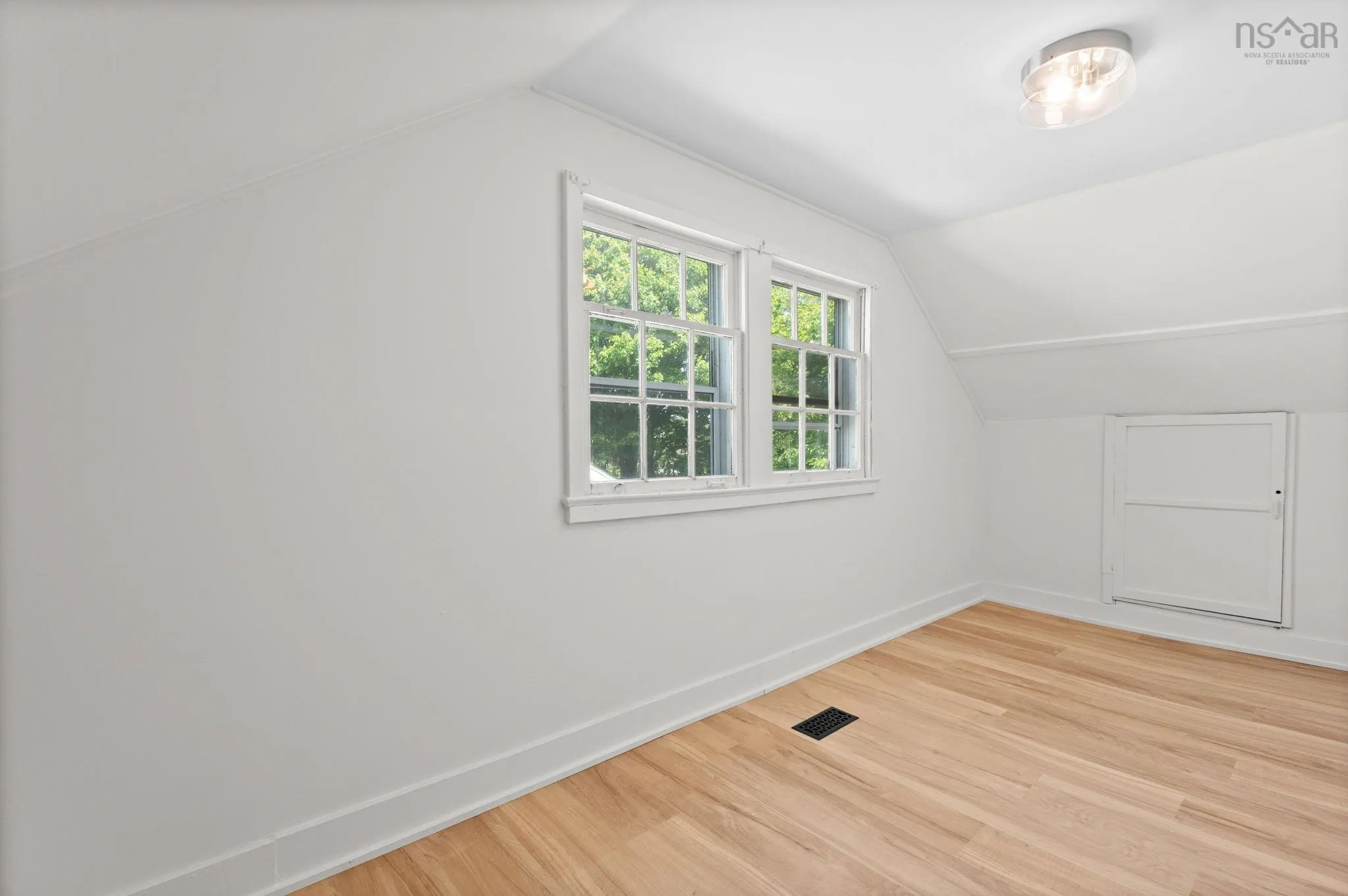 54 Symonds Street, Dartmouth, NS B3A 3L7, 3 Bedrooms Bedrooms, ,2 BathroomsBathrooms,Residential,For Sale,Symonds,202517962