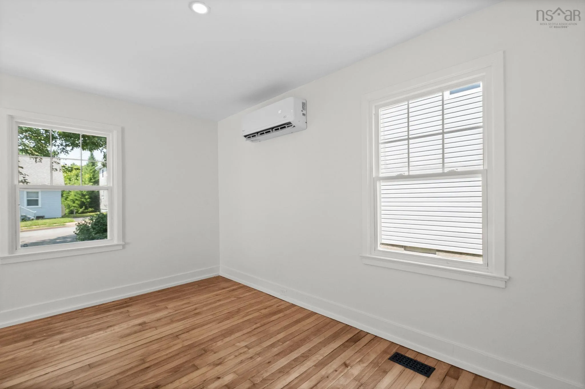 54 Symonds Street, Dartmouth, NS B3A 3L7, 3 Bedrooms Bedrooms, ,2 BathroomsBathrooms,Residential,For Sale,Symonds,202517962