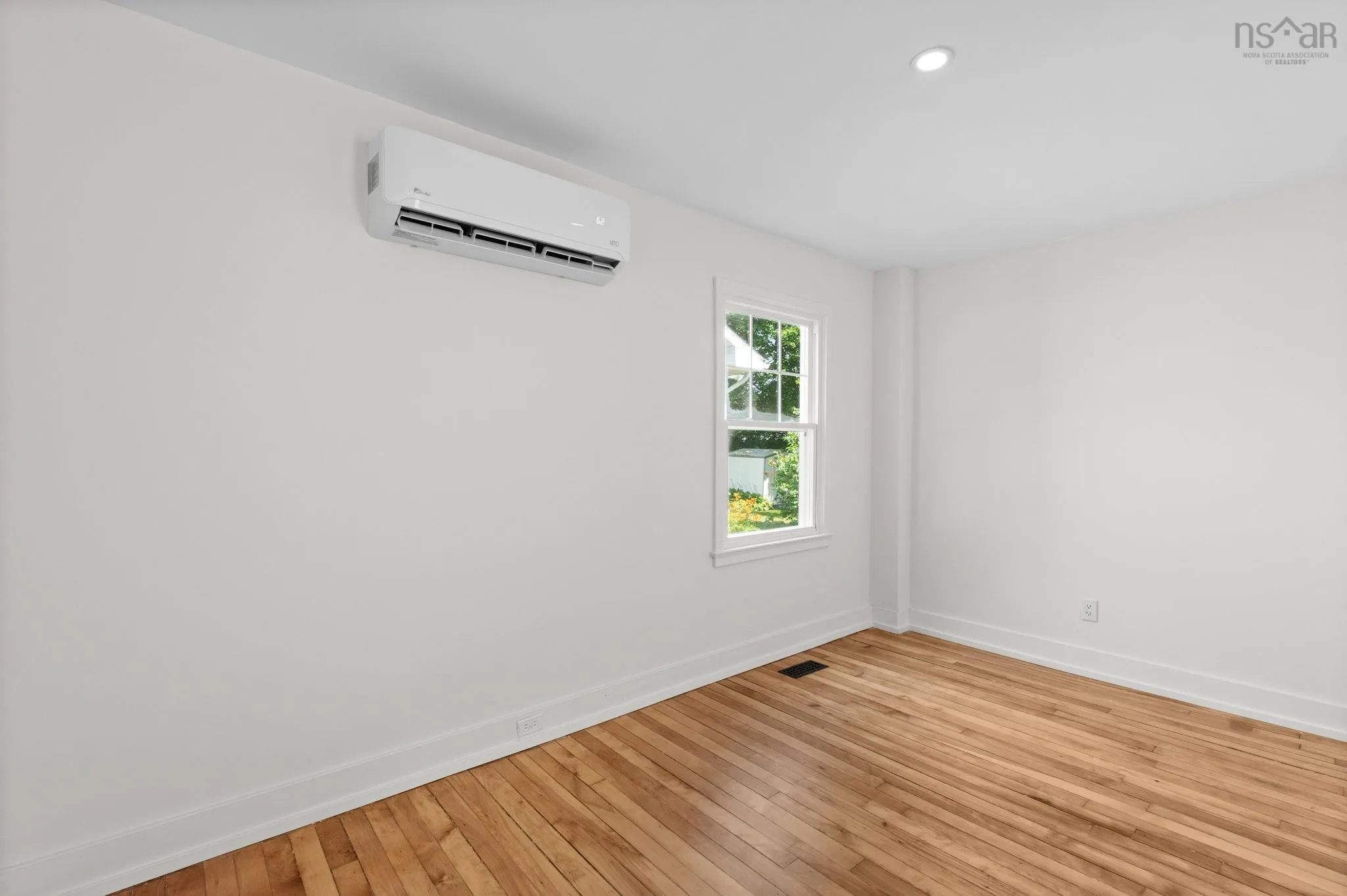 54 Symonds Street, Dartmouth, NS B3A 3L7, 3 Bedrooms Bedrooms, ,2 BathroomsBathrooms,Residential,For Sale,Symonds,202517962