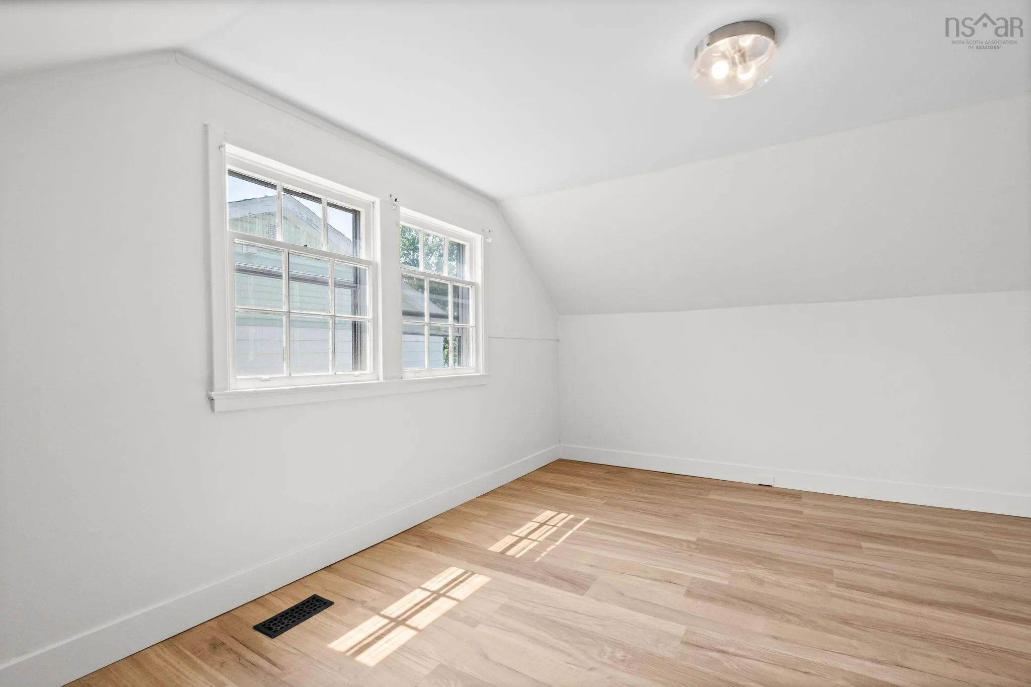 54 Symonds Street, Dartmouth, NS B3A 3L7, 3 Bedrooms Bedrooms, ,2 BathroomsBathrooms,Residential,For Sale,Symonds,202517962