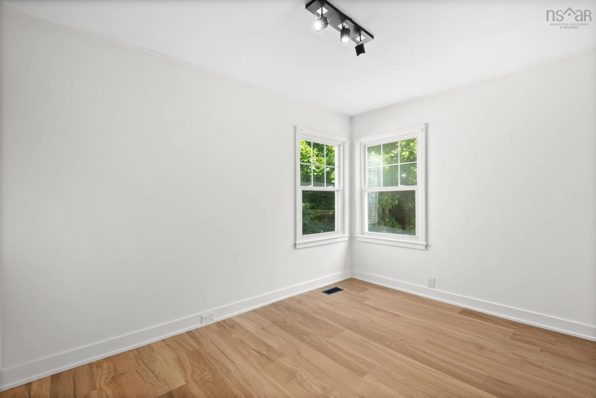 54 Symonds Street, Dartmouth, NS B3A 3L7, 3 Bedrooms Bedrooms, ,2 BathroomsBathrooms,Residential,For Sale,Symonds,202517962