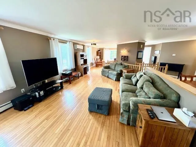 52 Amberwood Crescent, Westmount, NS B1P 2J8, 3 Bedrooms Bedrooms, ,2 BathroomsBathrooms,Residential,For Sale,Amberwood,202520181