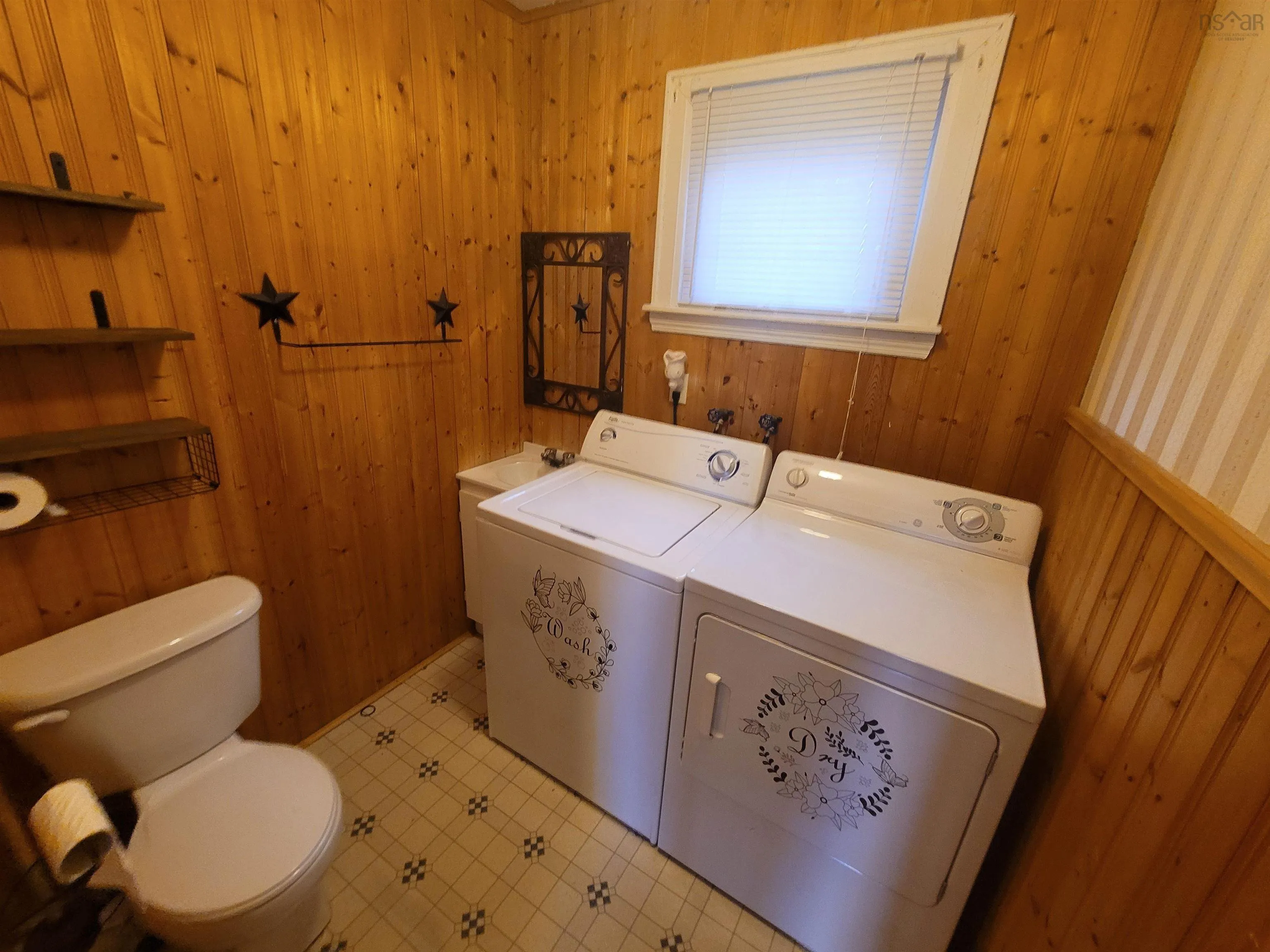 35 Centre Street, Reserve Mines, NS B1E 1B1, 3 Bedrooms Bedrooms, ,2 BathroomsBathrooms,Residential,For Sale,Centre,202514545