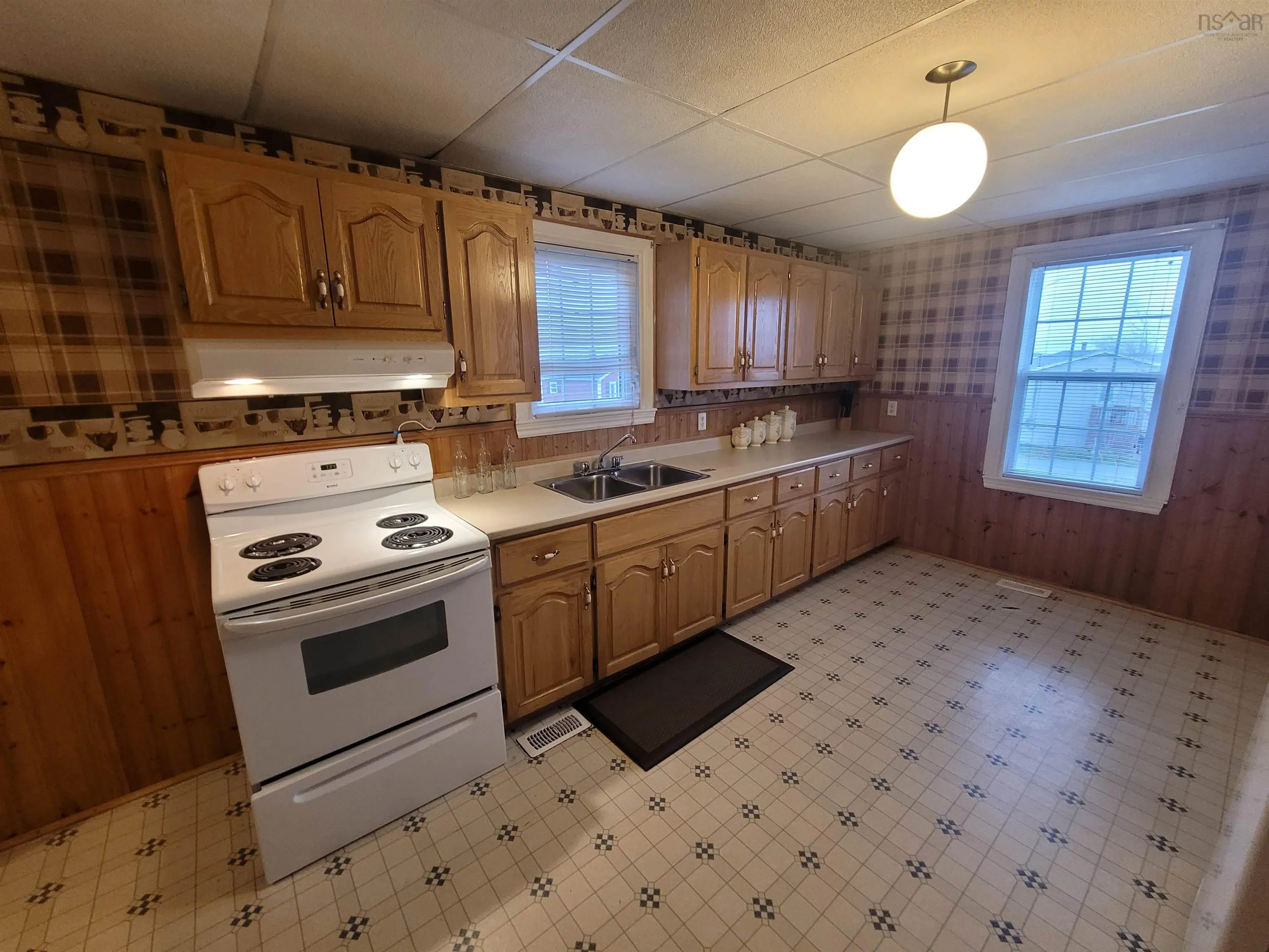 35 Centre Street, Reserve Mines, NS B1E 1B1, 3 Bedrooms Bedrooms, ,2 BathroomsBathrooms,Residential,For Sale,Centre,202514545