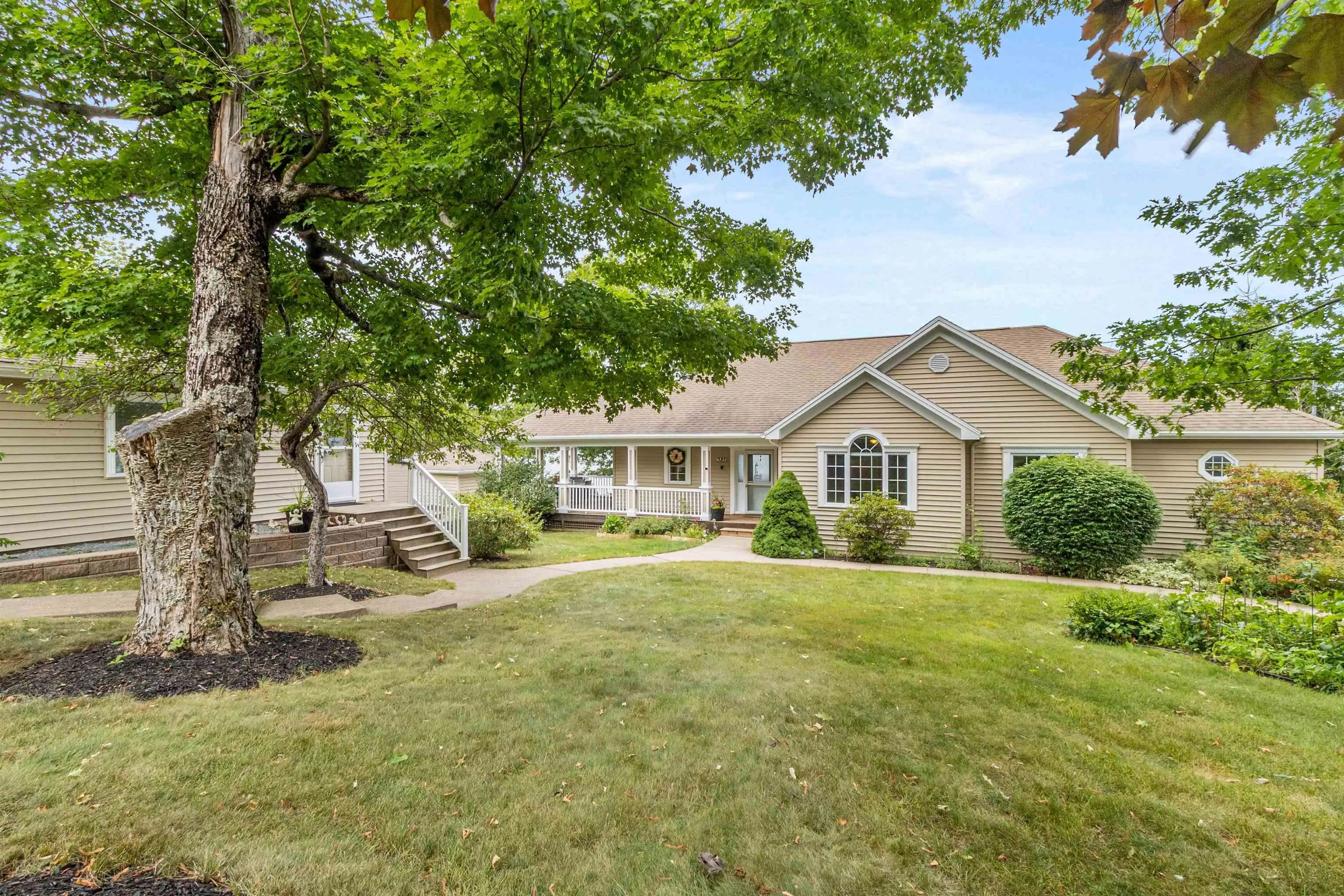 385 Lakeview Avenue, Middle Sackville, NS B4E 3B6, 4 Bedrooms Bedrooms, ,3 BathroomsBathrooms,Residential,For Sale,Lakeview,202520715