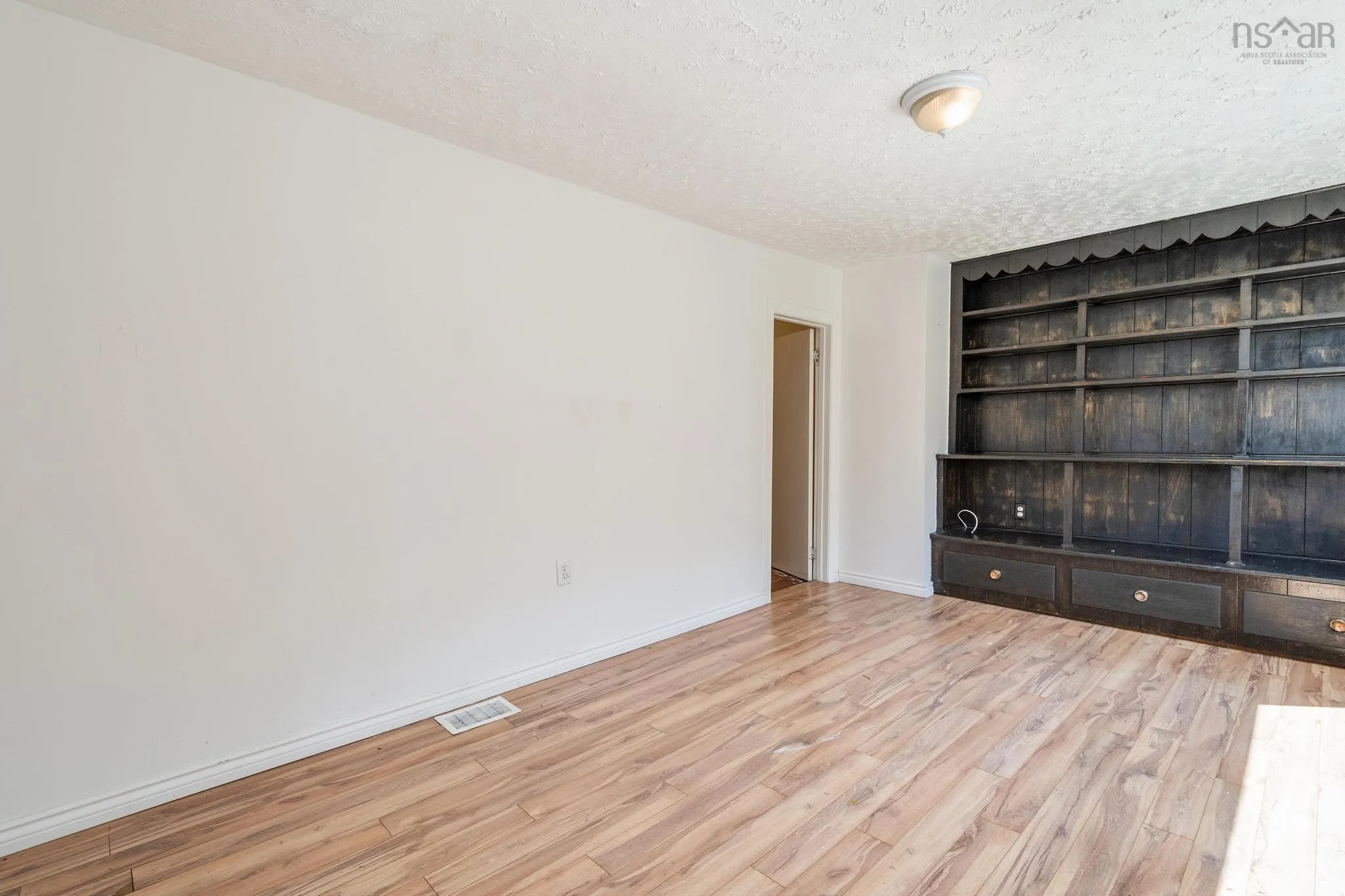 79 Mountain Avenue, Dartmouth, NS B2X 1X9, 2 Bedrooms Bedrooms, ,1 BathroomBathrooms,Residential,For Sale,Mountain,202519990