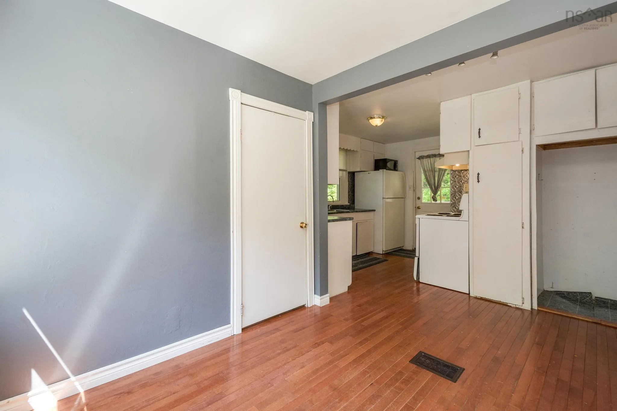 79 Mountain Avenue, Dartmouth, NS B2X 1X9, 2 Bedrooms Bedrooms, ,1 BathroomBathrooms,Residential,For Sale,Mountain,202519990
