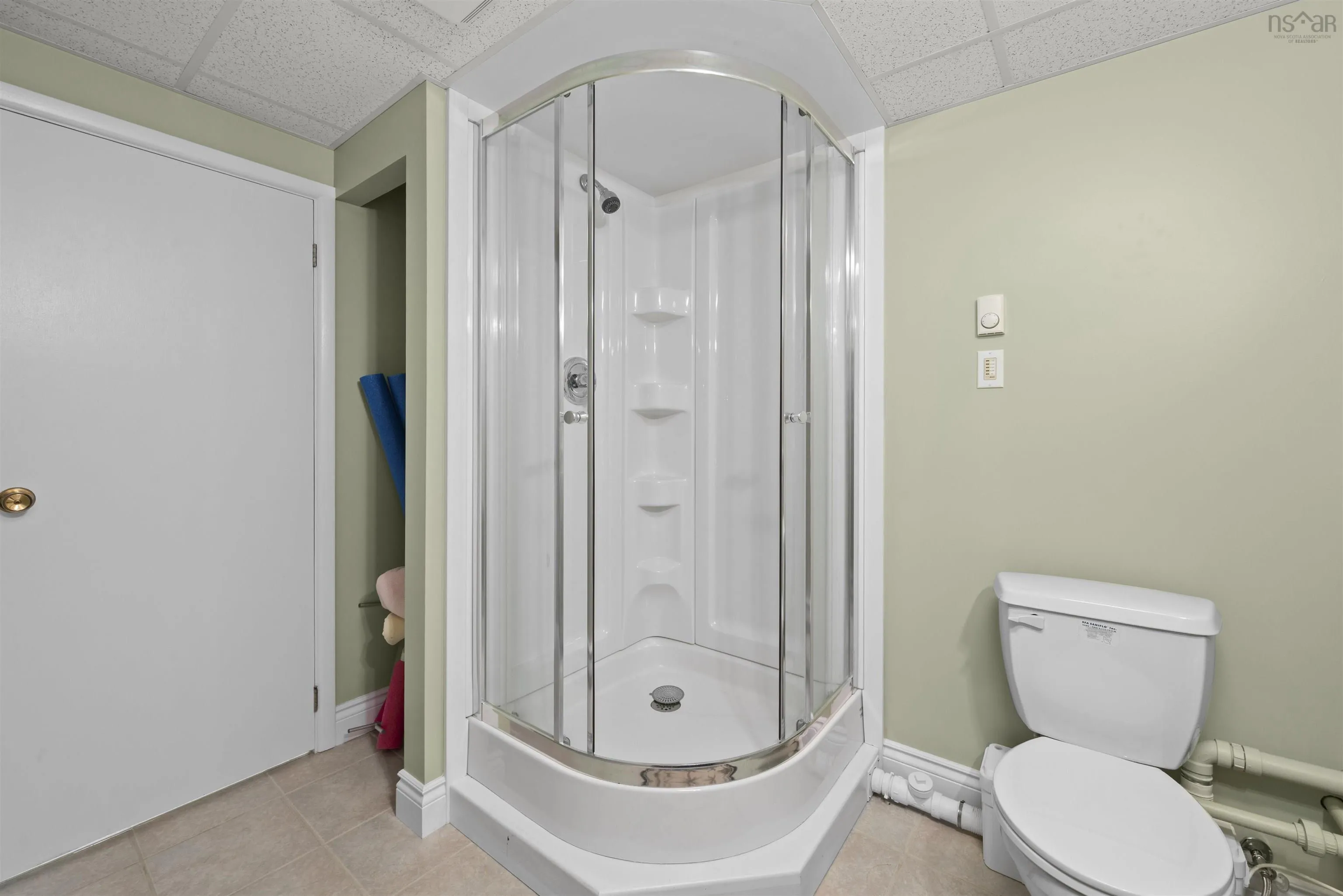 65 Penhorn Drive, Dartmouth, NS B2Y 3K6, 5 Bedrooms Bedrooms, ,2 BathroomsBathrooms,Residential,For Sale,Penhorn,202520662