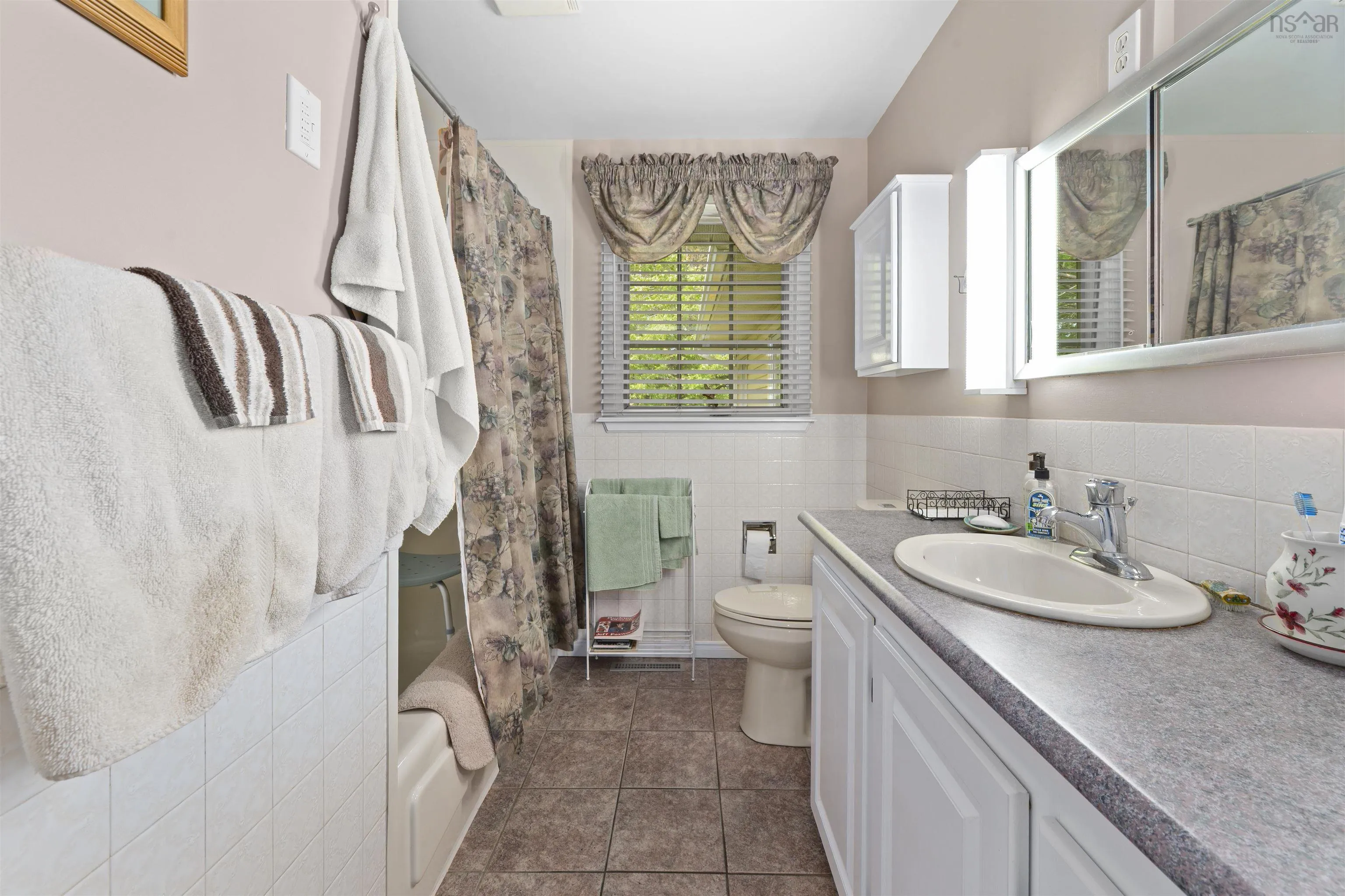 65 Penhorn Drive, Dartmouth, NS B2Y 3K6, 5 Bedrooms Bedrooms, ,2 BathroomsBathrooms,Residential,For Sale,Penhorn,202520662