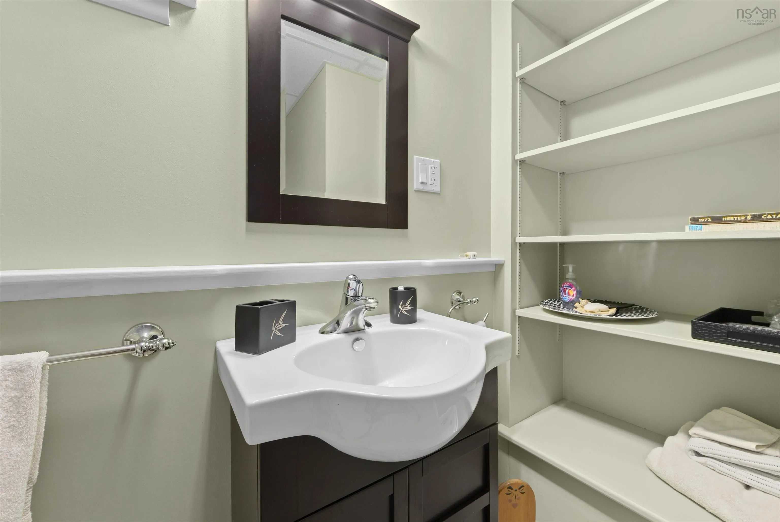 65 Penhorn Drive, Dartmouth, NS B2Y 3K6, 5 Bedrooms Bedrooms, ,2 BathroomsBathrooms,Residential,For Sale,Penhorn,202520662