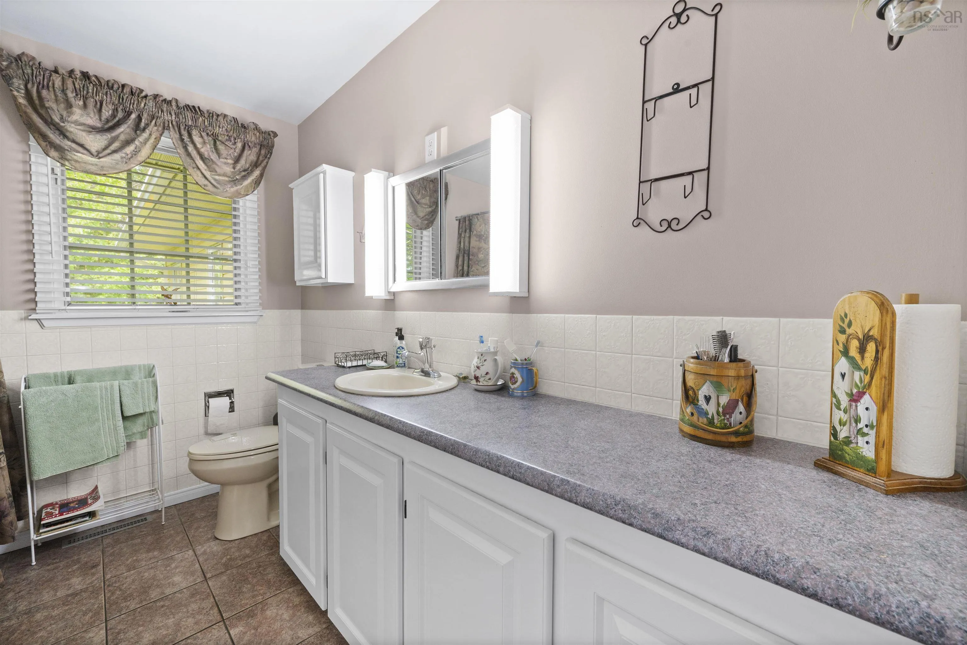 65 Penhorn Drive, Dartmouth, NS B2Y 3K6, 5 Bedrooms Bedrooms, ,2 BathroomsBathrooms,Residential,For Sale,Penhorn,202520662