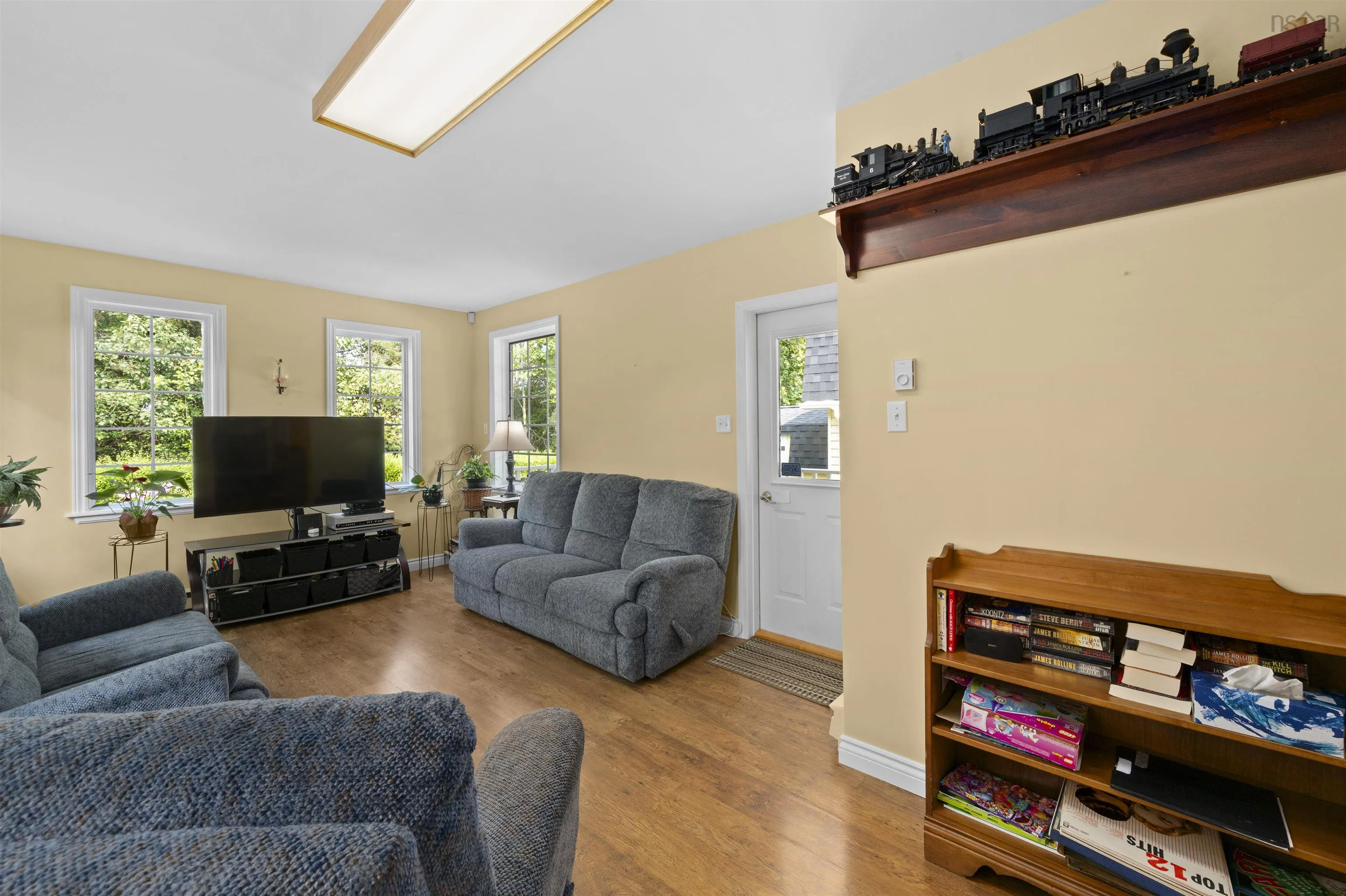 65 Penhorn Drive, Dartmouth, NS B2Y 3K6, 5 Bedrooms Bedrooms, ,2 BathroomsBathrooms,Residential,For Sale,Penhorn,202520662