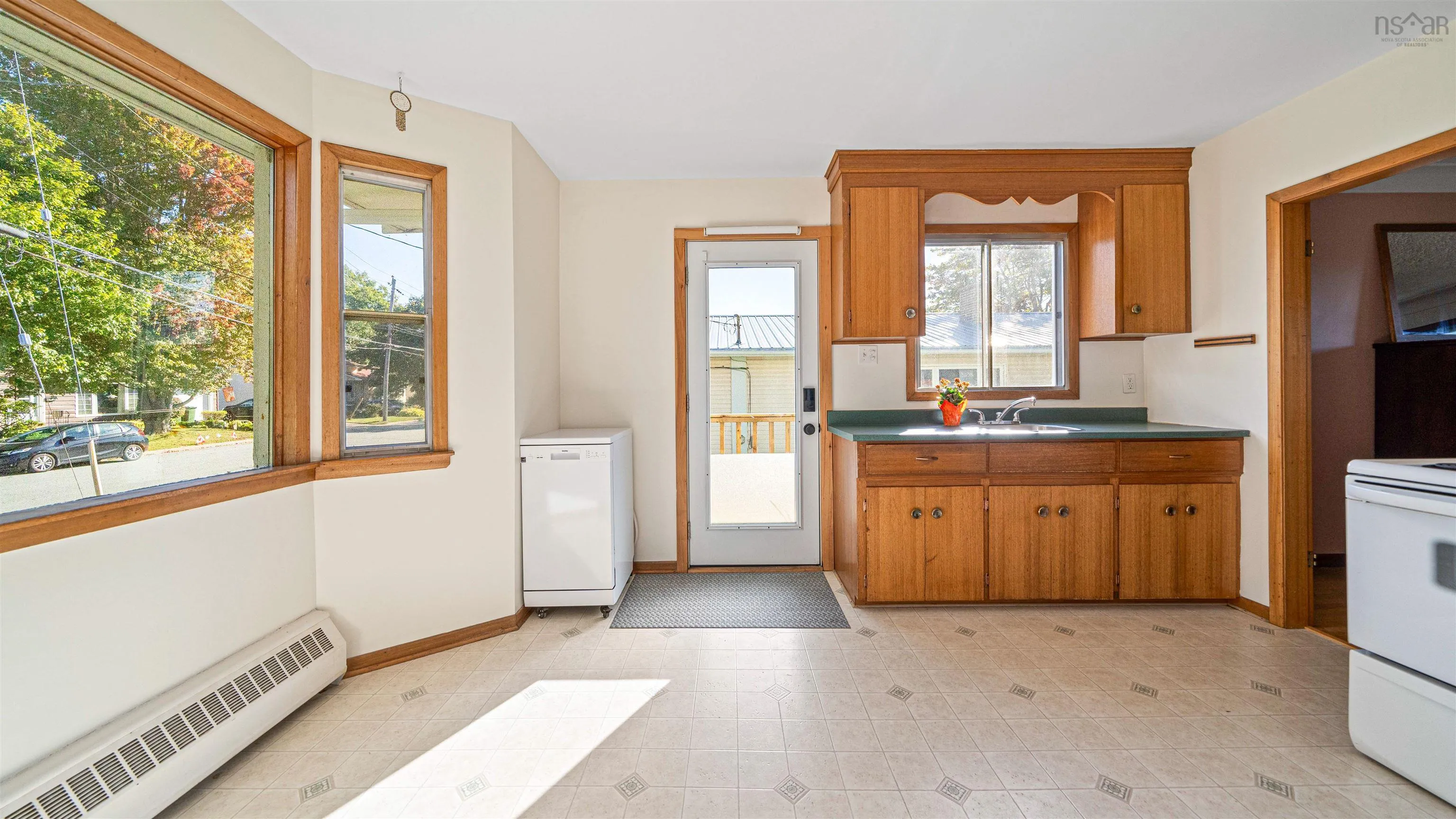 35 Ernest Avenue, Dartmouth, NS B3A 2H6, 4 Bedrooms Bedrooms, ,2 BathroomsBathrooms,Residential,For Sale,Ernest,202525377
