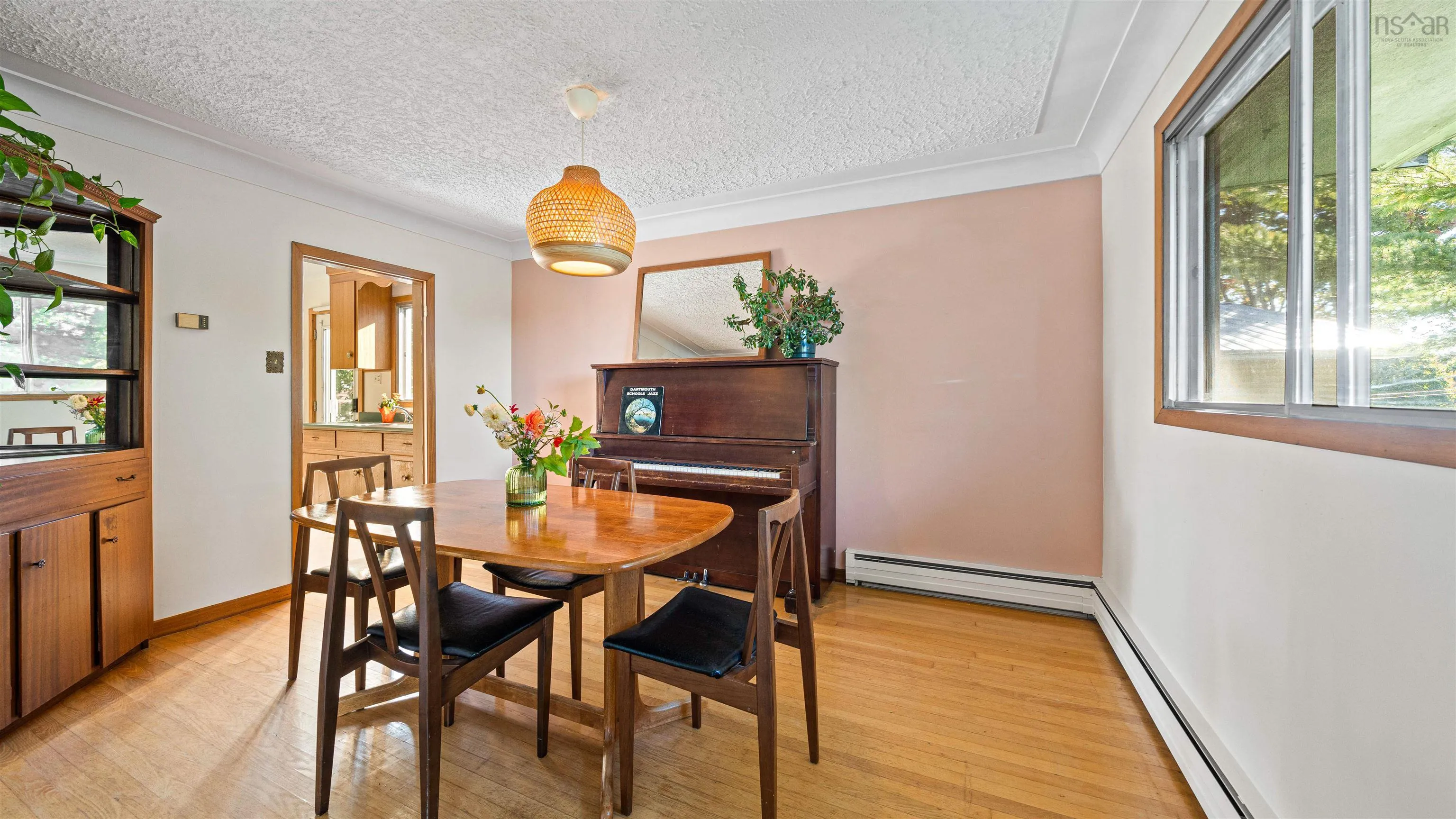 35 Ernest Avenue, Dartmouth, NS B3A 2H6, 4 Bedrooms Bedrooms, ,2 BathroomsBathrooms,Residential,For Sale,Ernest,202525377