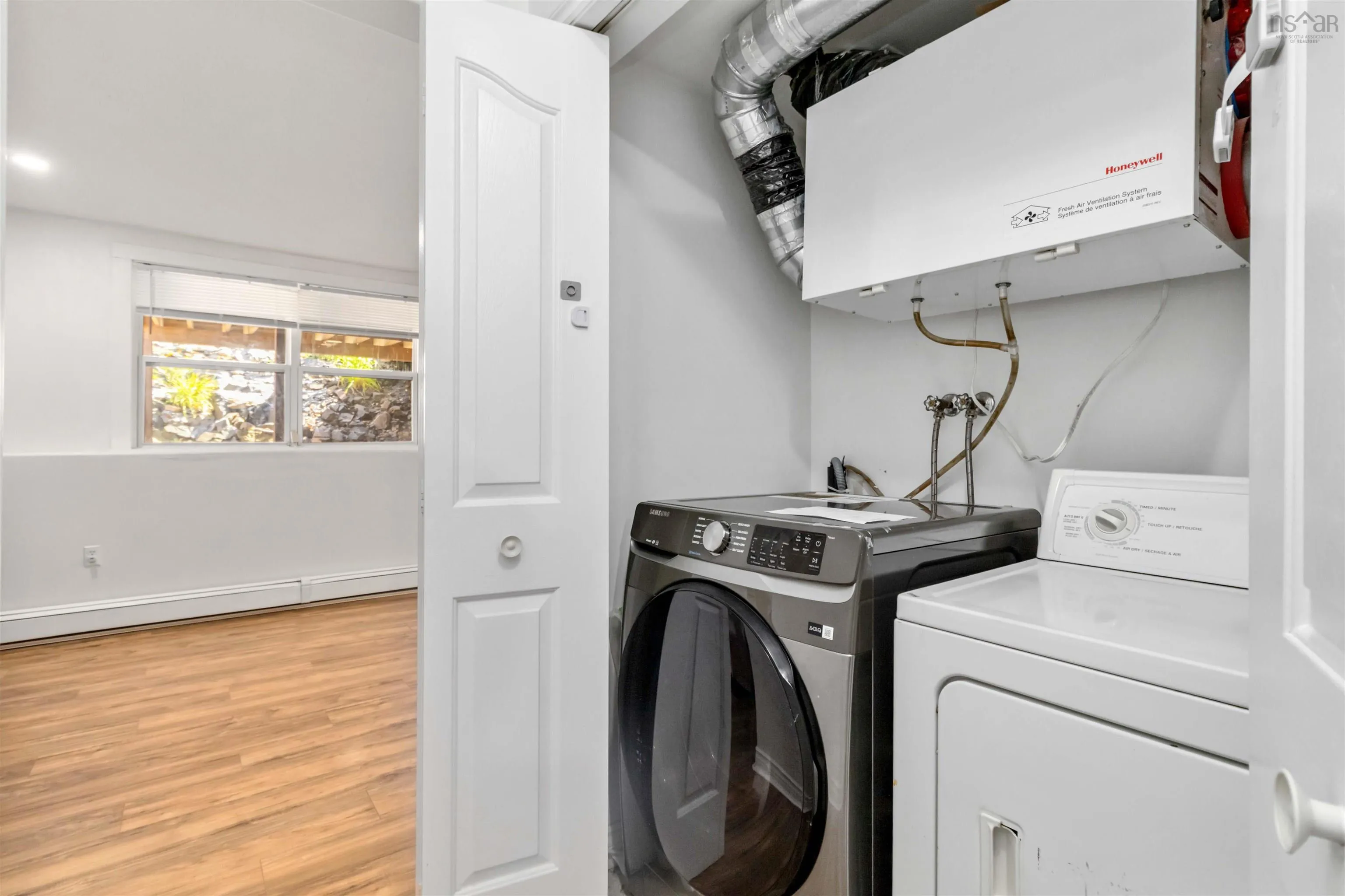 2 Rosehurst Close, Halifax, NS B3S 1J6, 3 Bedrooms Bedrooms, ,4 BathroomsBathrooms,Residential,For Sale,Rosehurst,202520935