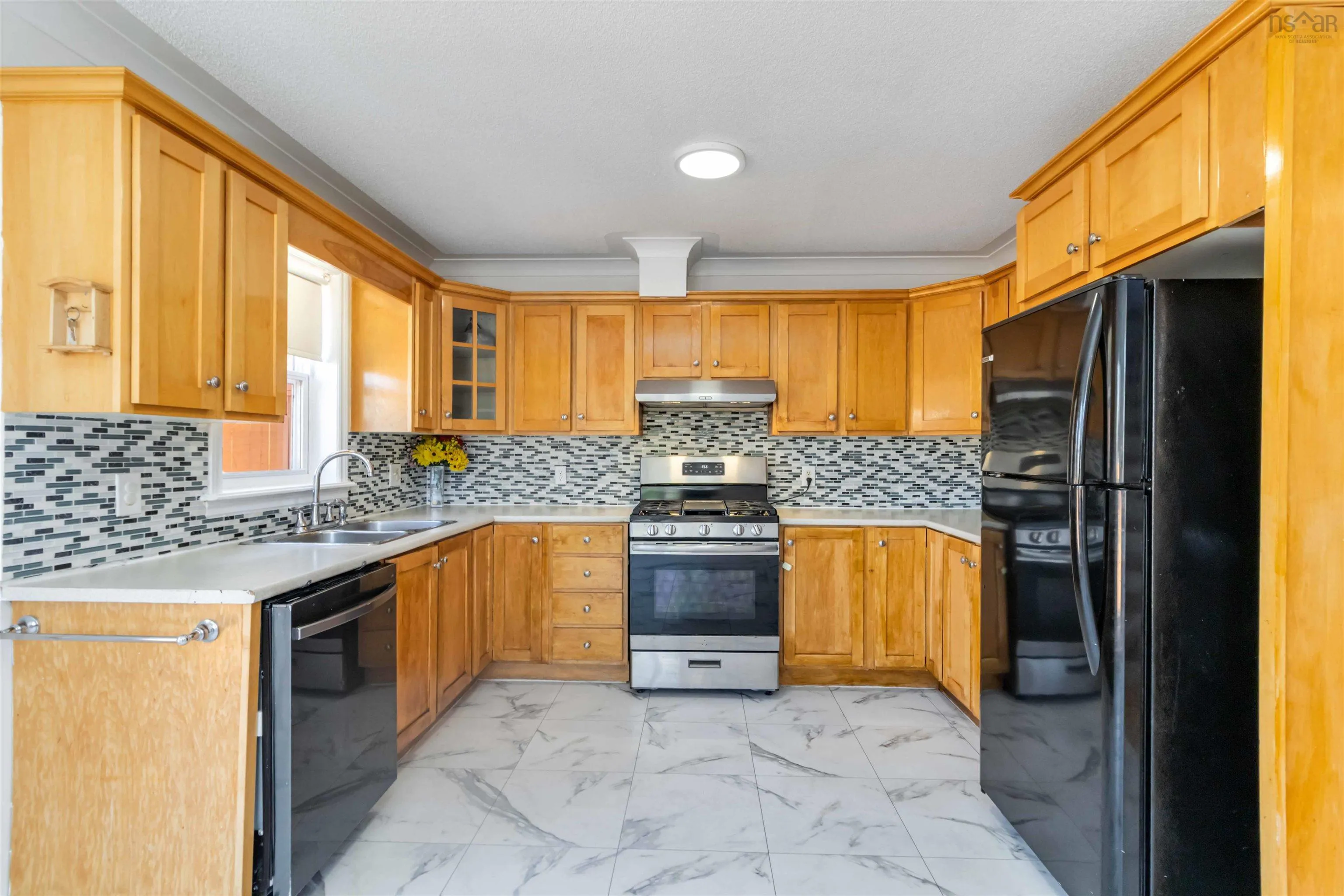 2 Rosehurst Close, Halifax, NS B3S 1J6, 3 Bedrooms Bedrooms, ,4 BathroomsBathrooms,Residential,For Sale,Rosehurst,202520935