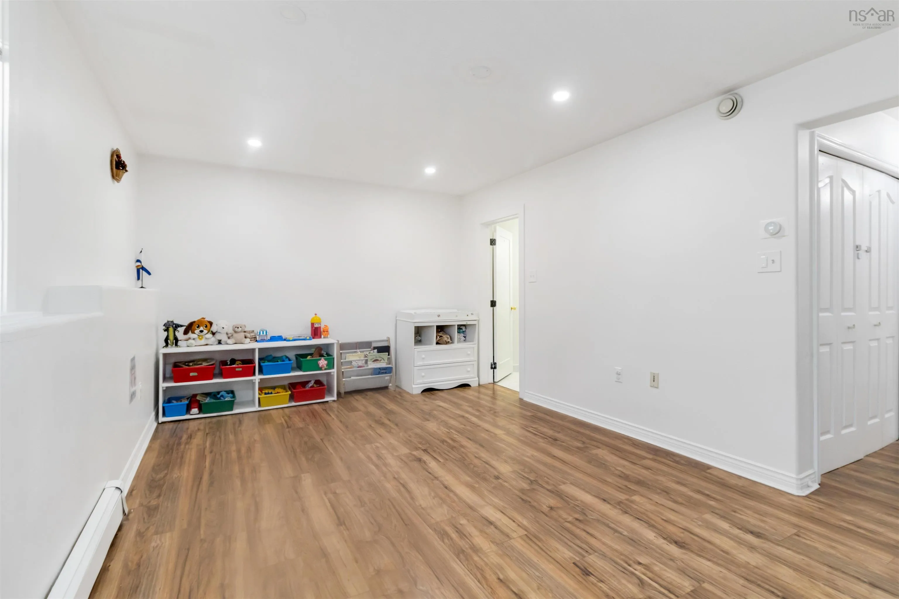 2 Rosehurst Close, Halifax, NS B3S 1J6, 3 Bedrooms Bedrooms, ,4 BathroomsBathrooms,Residential,For Sale,Rosehurst,202520935