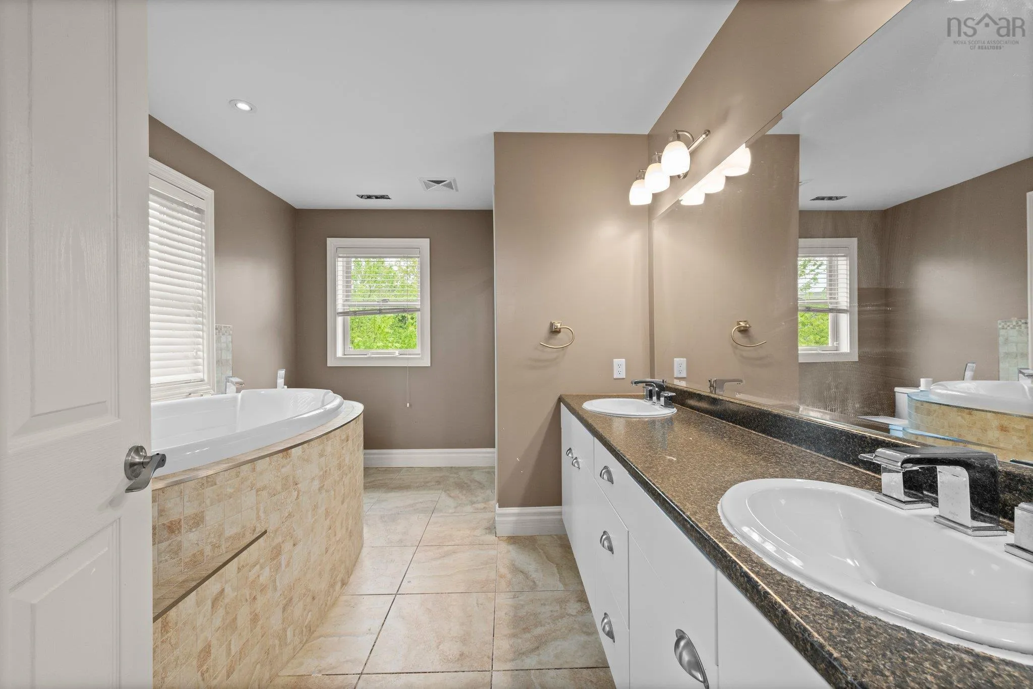 72 Worthington Place, Bedford, NS B4A 0C5, 8 Bedrooms Bedrooms, ,9 BathroomsBathrooms,Residential,For Sale,Worthington,202513163