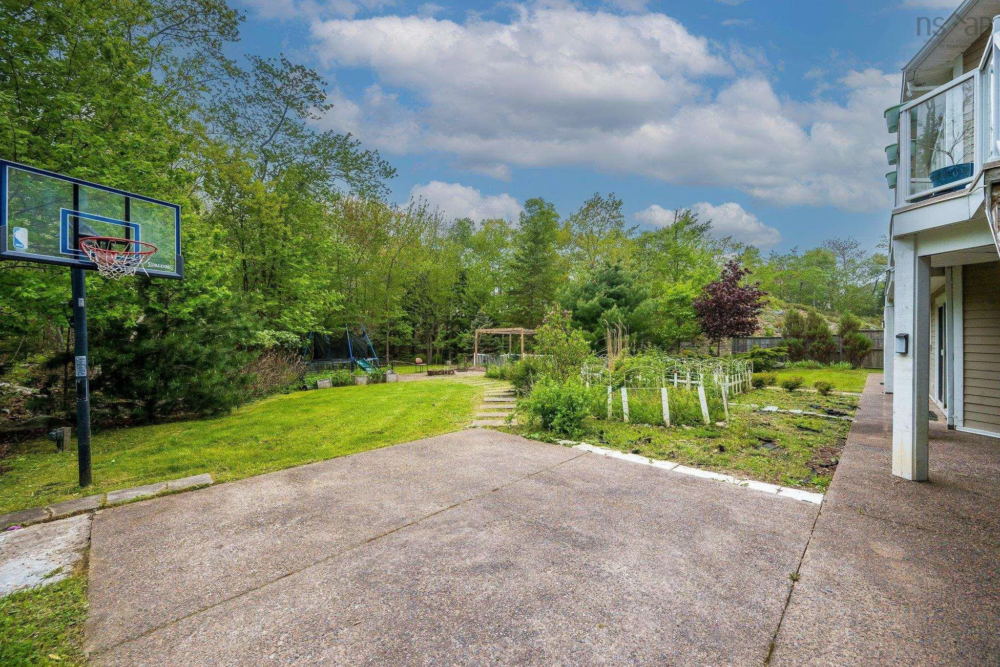 72 Worthington Place, Bedford, NS B4A 0C5, 8 Bedrooms Bedrooms, ,9 BathroomsBathrooms,Residential,For Sale,Worthington,202513163