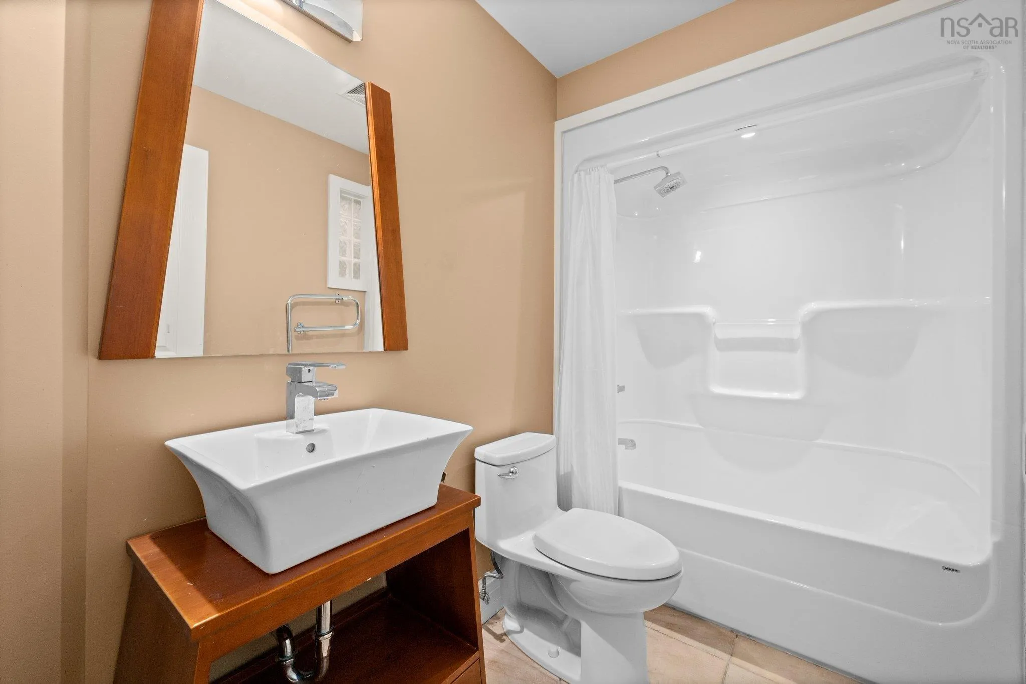 72 Worthington Place, Bedford, NS B4A 0C5, 8 Bedrooms Bedrooms, ,9 BathroomsBathrooms,Residential,For Sale,Worthington,202513163