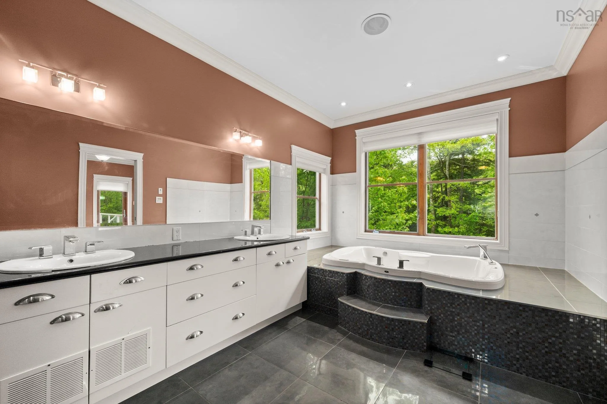 72 Worthington Place, Bedford, NS B4A 0C5, 8 Bedrooms Bedrooms, ,9 BathroomsBathrooms,Residential,For Sale,Worthington,202513163