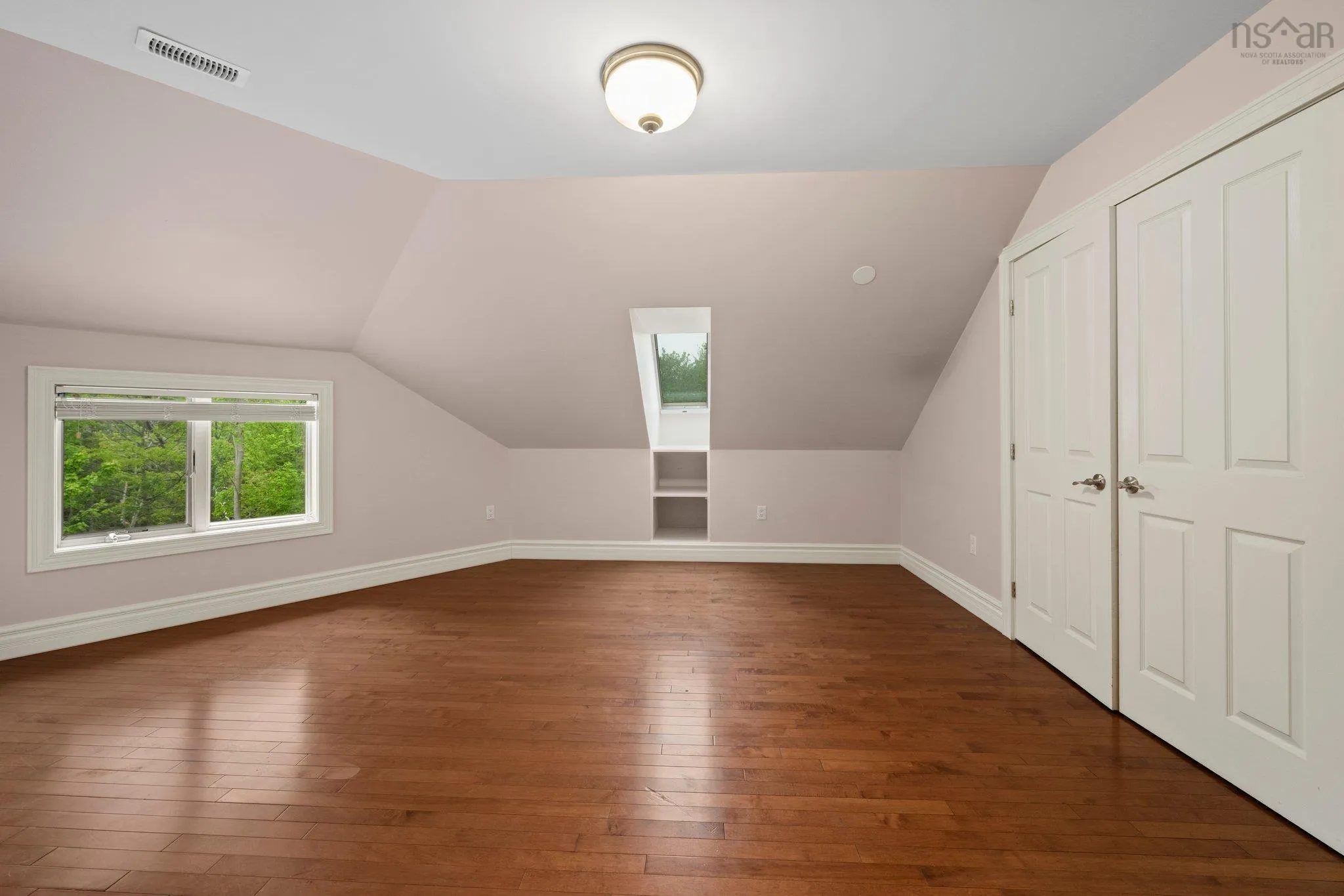 72 Worthington Place, Bedford, NS B4A 0C5, 8 Bedrooms Bedrooms, ,9 BathroomsBathrooms,Residential,For Sale,Worthington,202513163