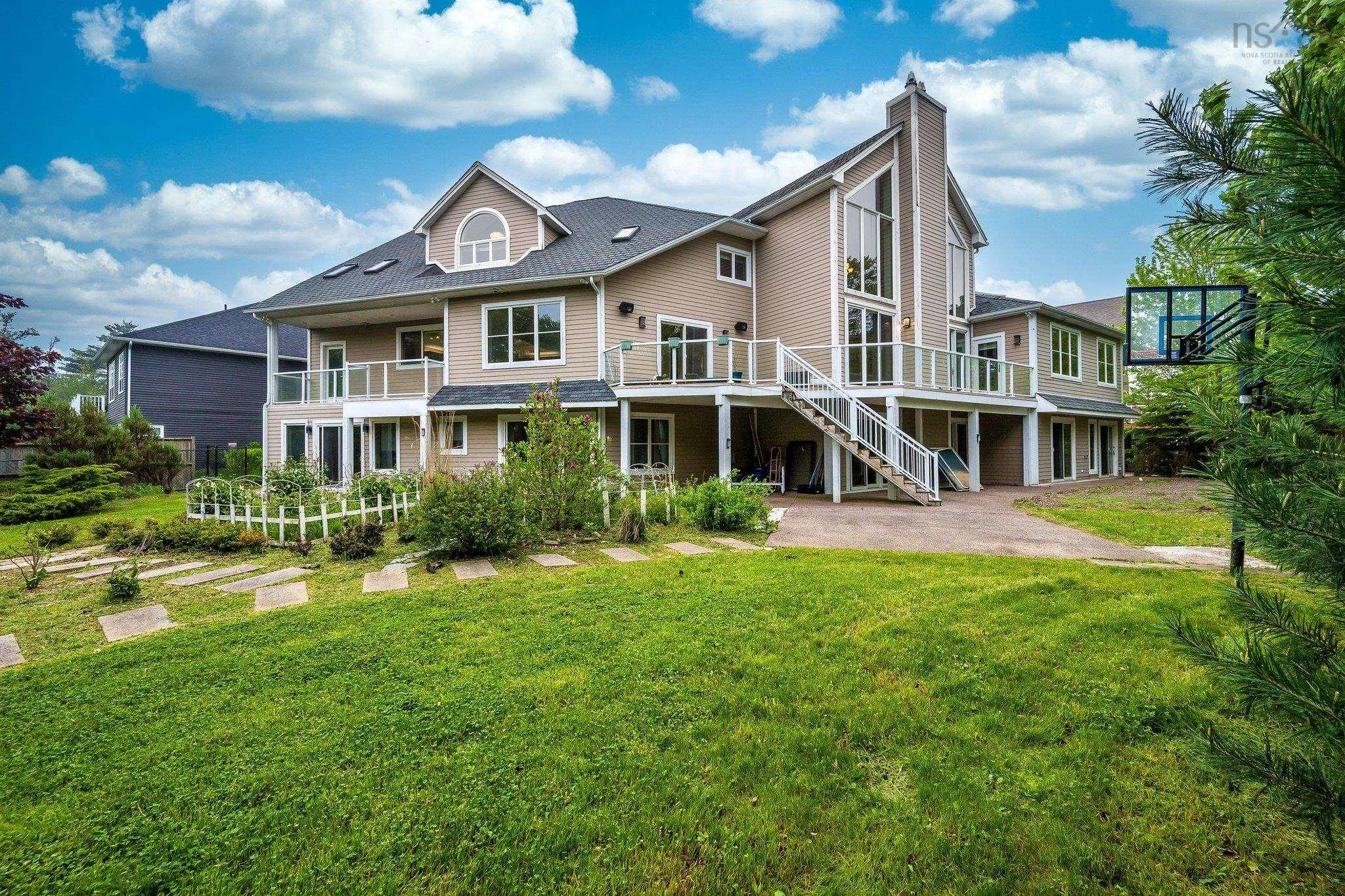 72 Worthington Place, Bedford, NS B4A 0C5, 8 Bedrooms Bedrooms, ,9 BathroomsBathrooms,Residential,For Sale,Worthington,202513163