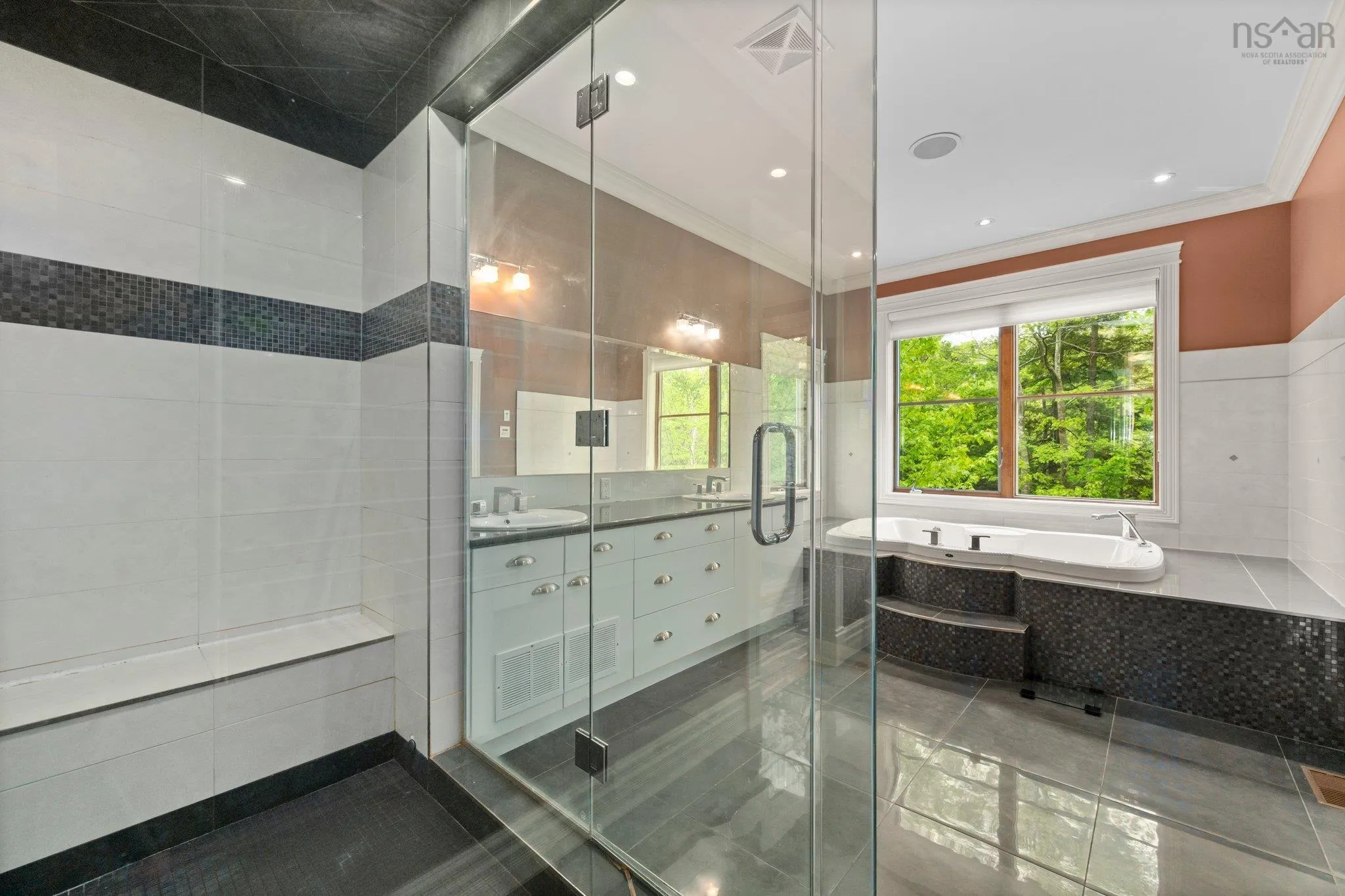 72 Worthington Place, Bedford, NS B4A 0C5, 8 Bedrooms Bedrooms, ,9 BathroomsBathrooms,Residential,For Sale,Worthington,202513163