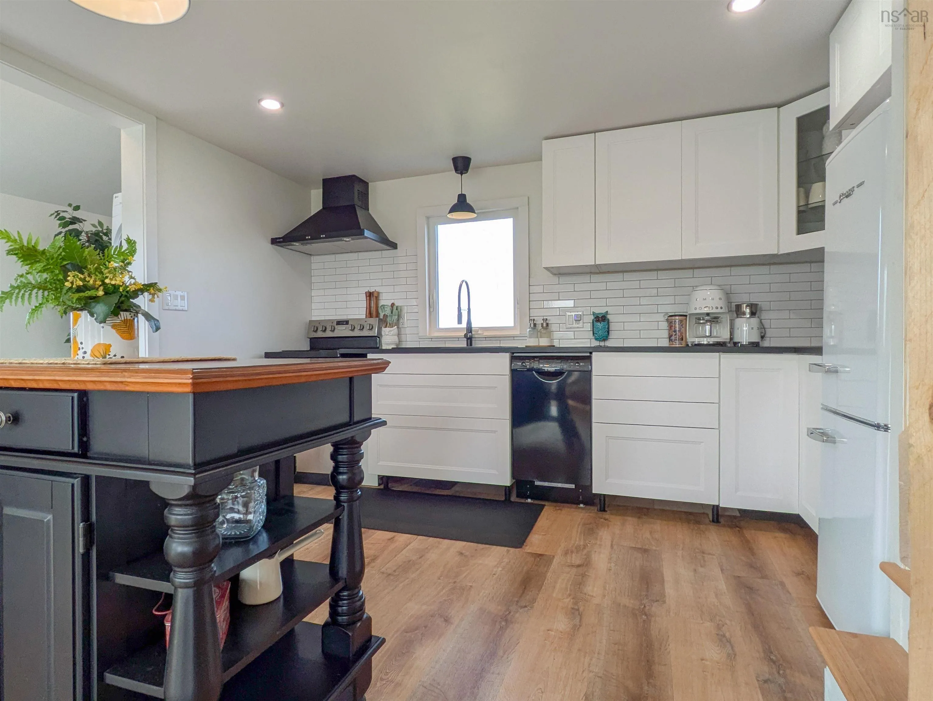 1837 Main Shore Road, Sandford, NS B5A 5L1, 3 Bedrooms Bedrooms, ,2 BathroomsBathrooms,Residential,For Sale,Main Shore,202520220