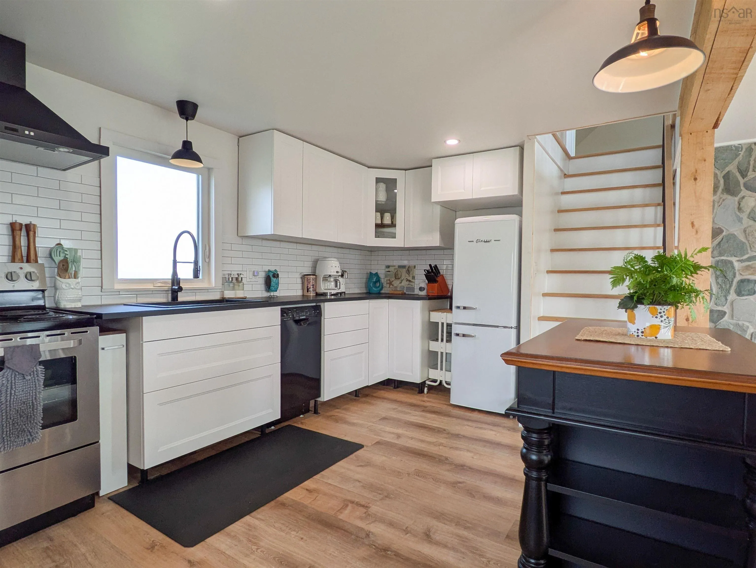 1837 Main Shore Road, Sandford, NS B5A 5L1, 3 Bedrooms Bedrooms, ,2 BathroomsBathrooms,Residential,For Sale,Main Shore,202520220