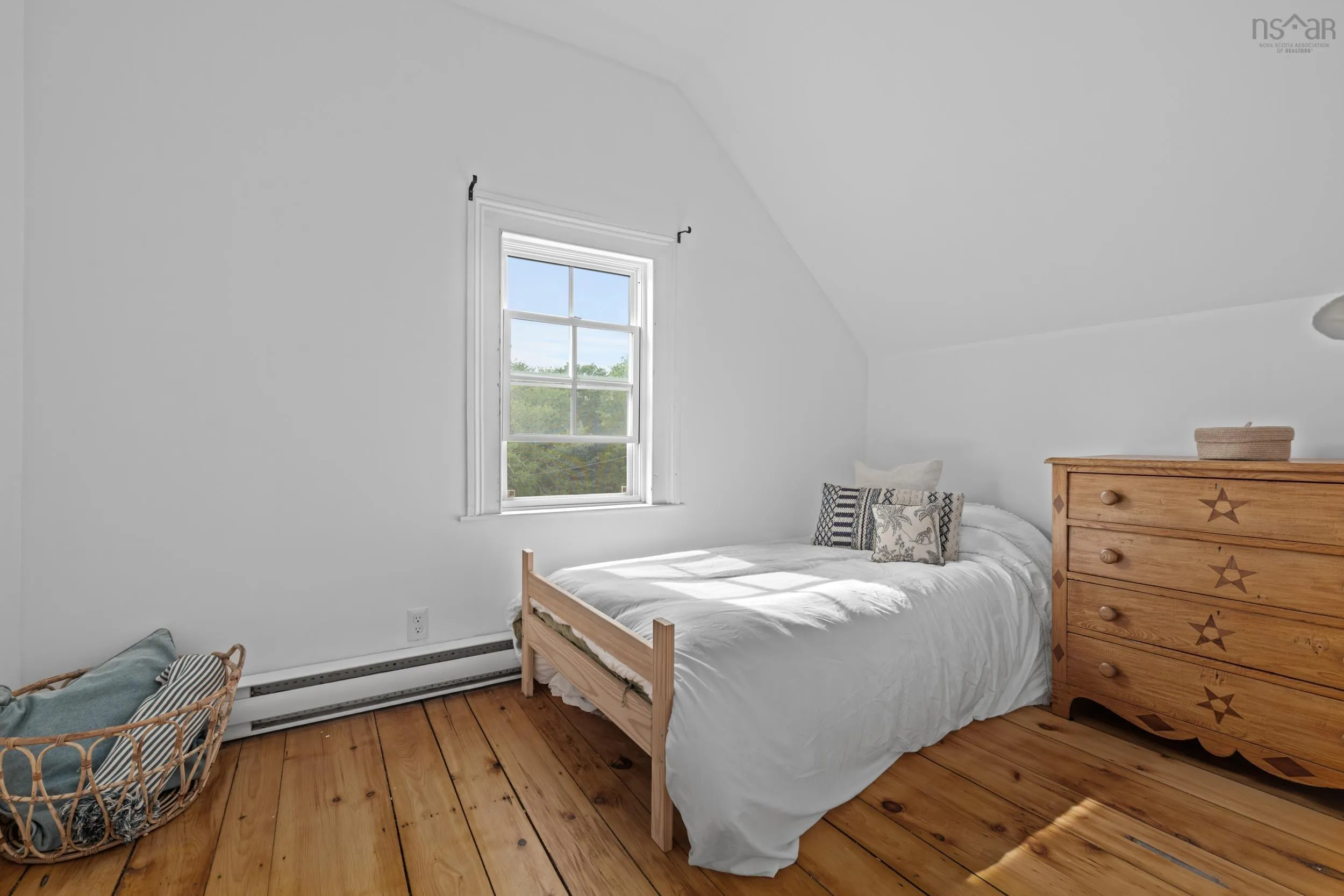 57 Old Falls Road, Liverpool, NS B0T 1K0, 3 Bedrooms Bedrooms, ,2 BathroomsBathrooms,Residential,For Sale,Old Falls,202520311