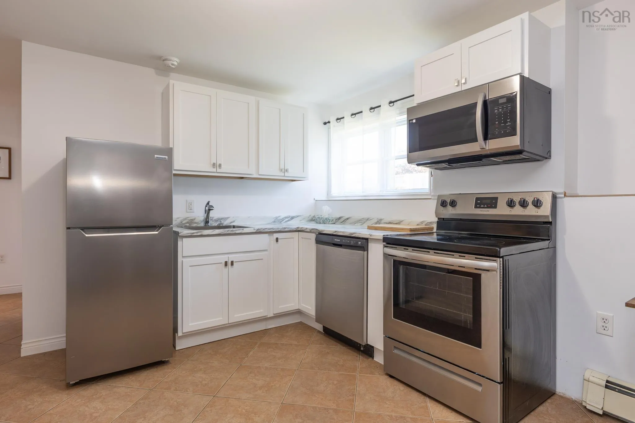 38 Beacon Street, Yarmouth, NS B5A 2W4, 4 Bedrooms Bedrooms, ,2 BathroomsBathrooms,Residential,For Sale,Beacon,202523727