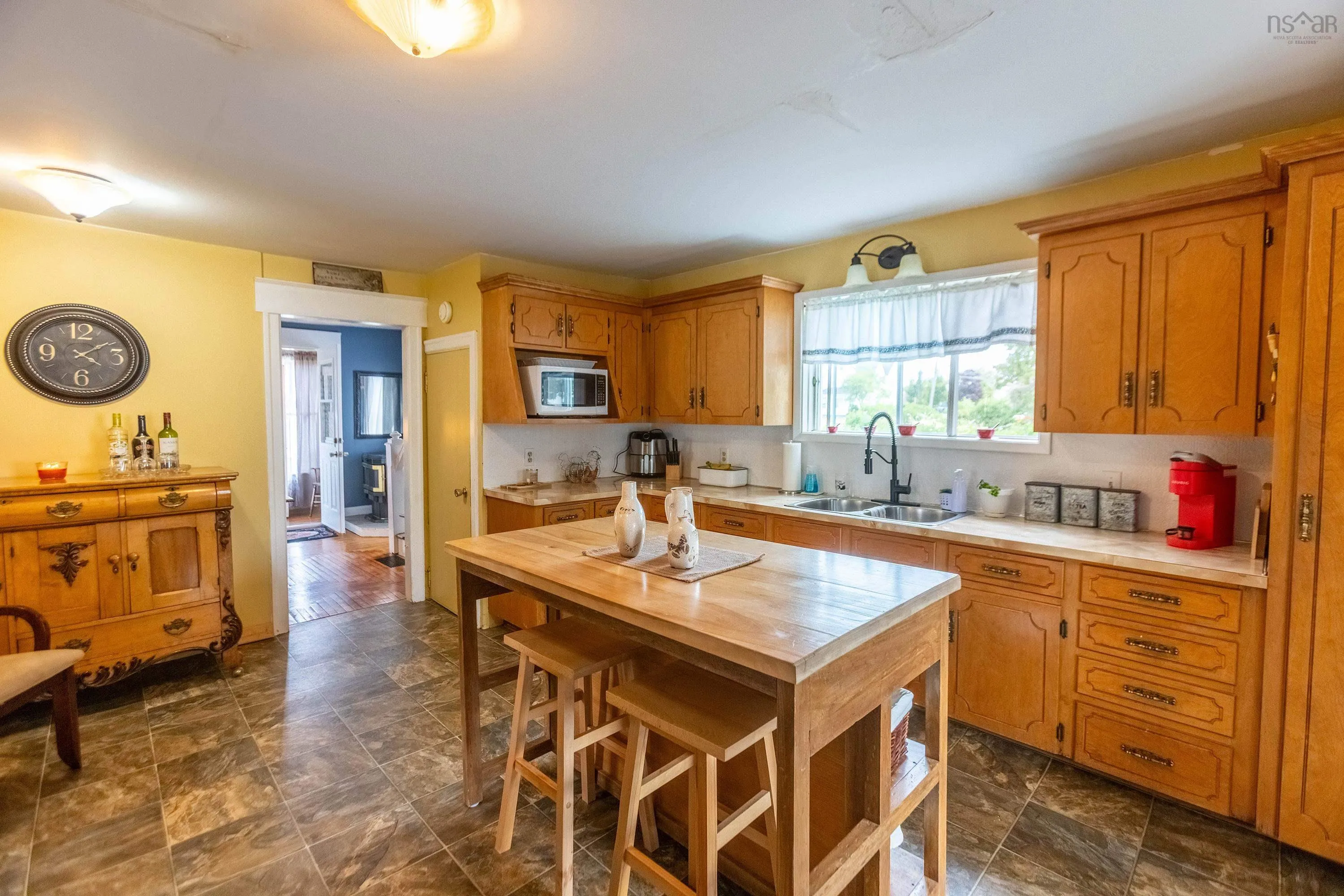 137 Main Street, Springhill, NS B0M 1X0, 4 Bedrooms Bedrooms, ,1 BathroomBathrooms,Residential,For Sale,Main,202521766