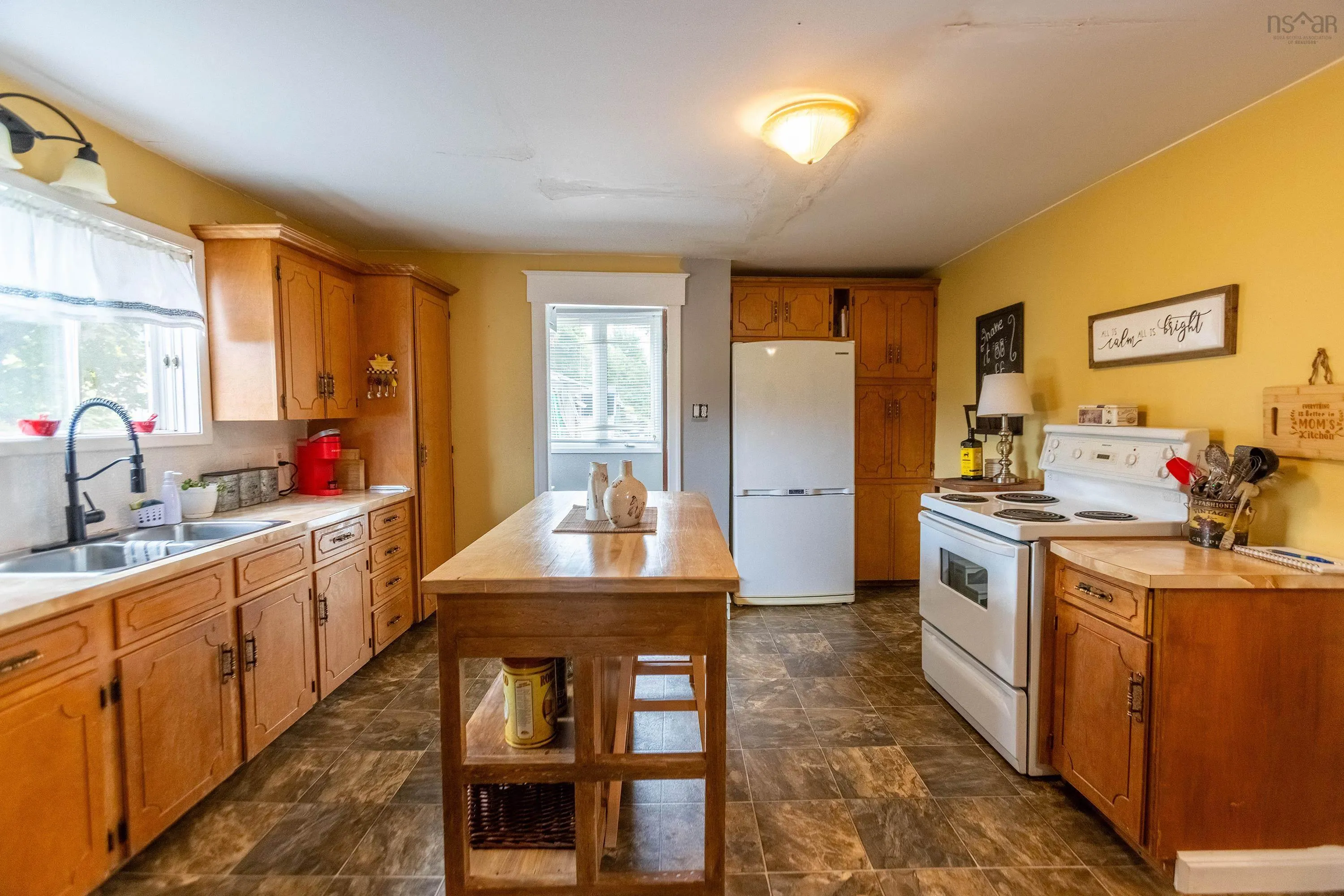 137 Main Street, Springhill, NS B0M 1X0, 4 Bedrooms Bedrooms, ,1 BathroomBathrooms,Residential,For Sale,Main,202521766