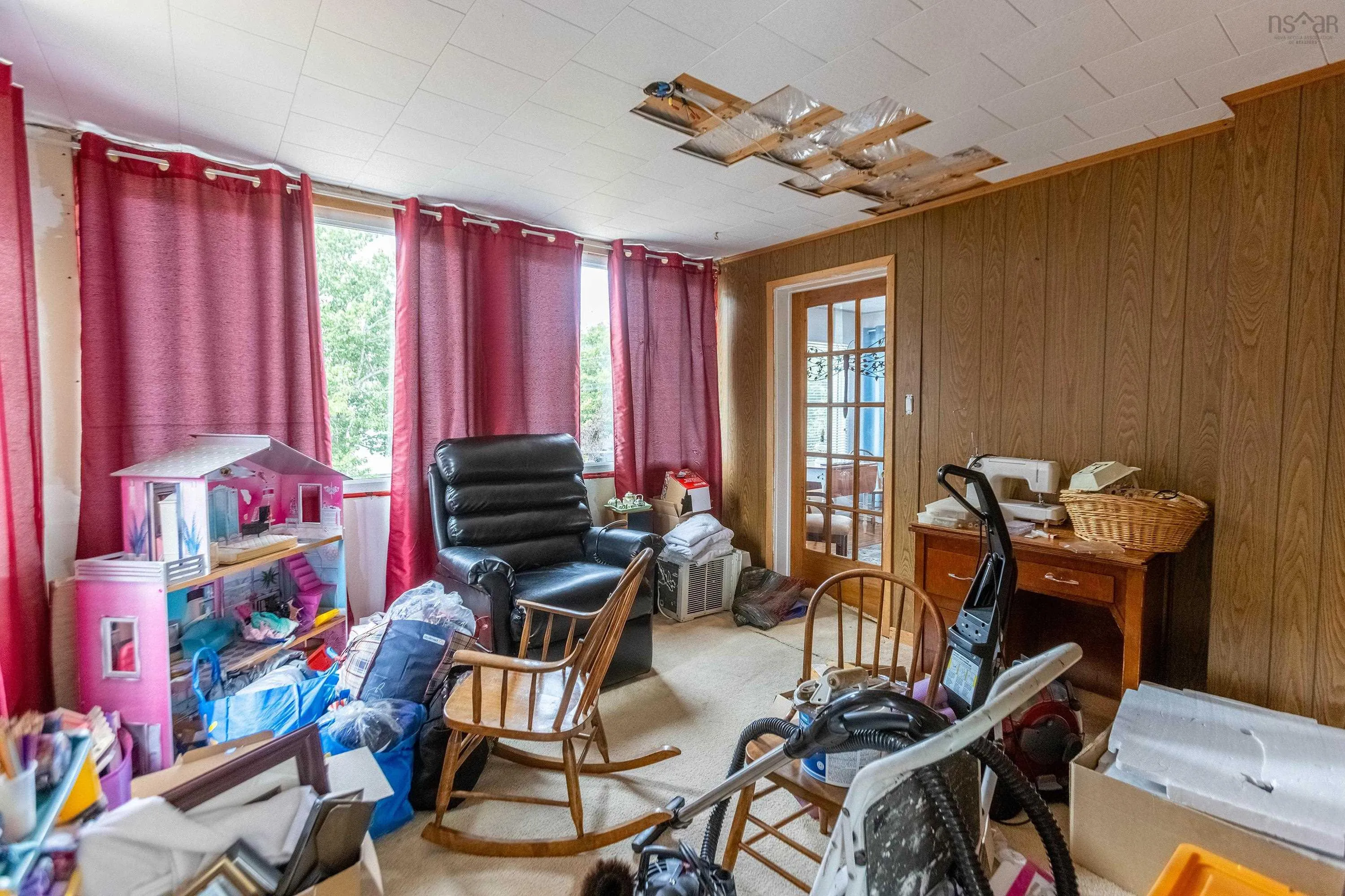 137 Main Street, Springhill, NS B0M 1X0, 4 Bedrooms Bedrooms, ,1 BathroomBathrooms,Residential,For Sale,Main,202521766