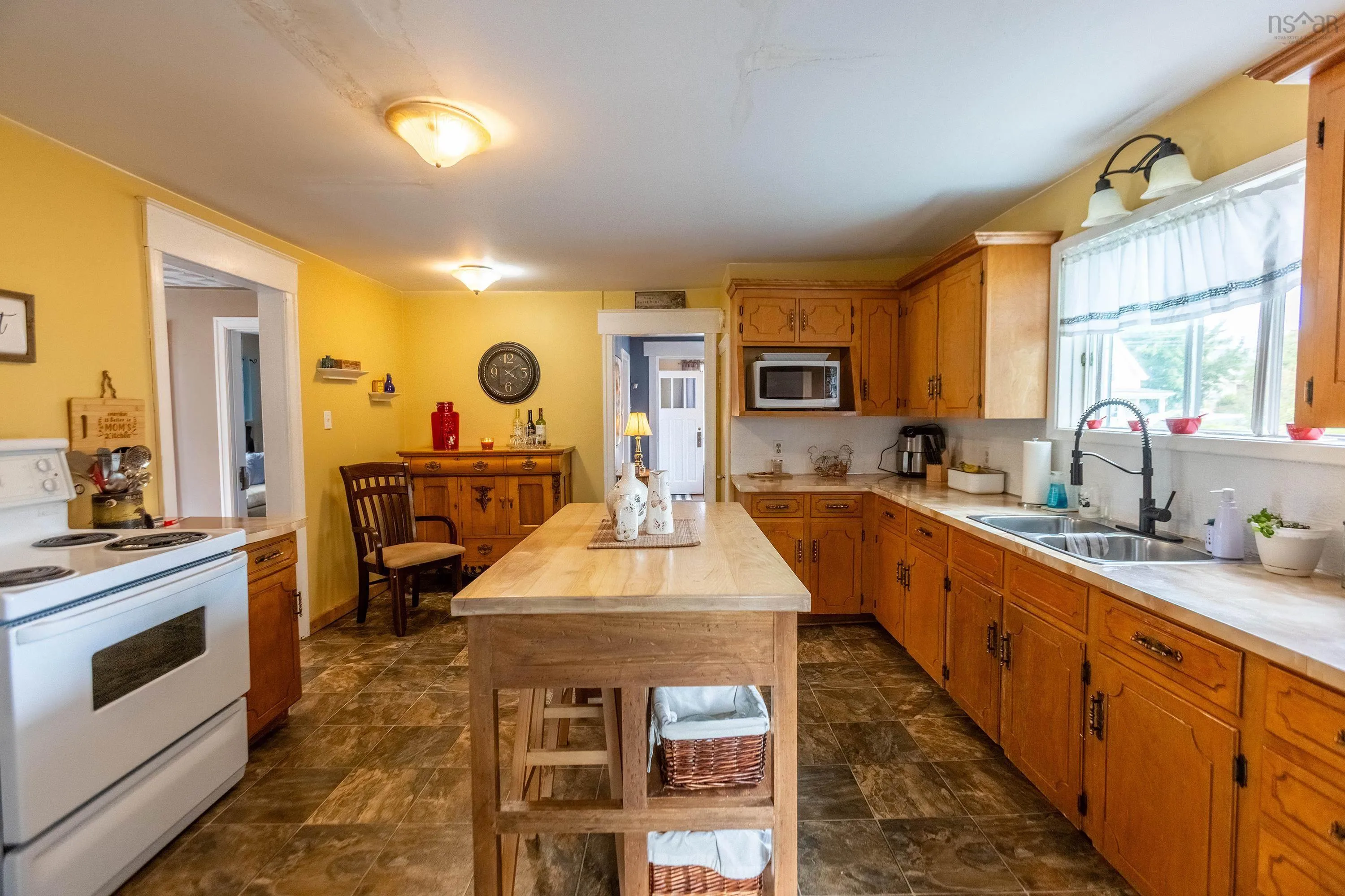 137 Main Street, Springhill, NS B0M 1X0, 4 Bedrooms Bedrooms, ,1 BathroomBathrooms,Residential,For Sale,Main,202521766