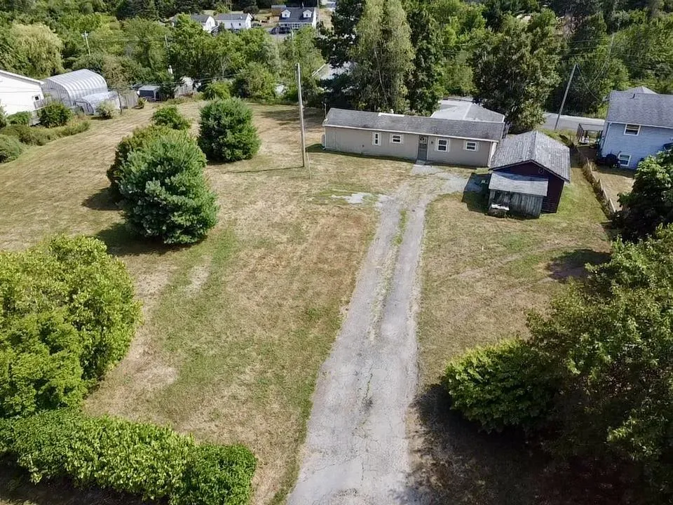 22 Old Halifax Road W, Three Mile Plains, NS B0N 2T0, 2 Bedrooms Bedrooms, ,1 BathroomBathrooms,Residential,For Sale,Old Halifax,202521837