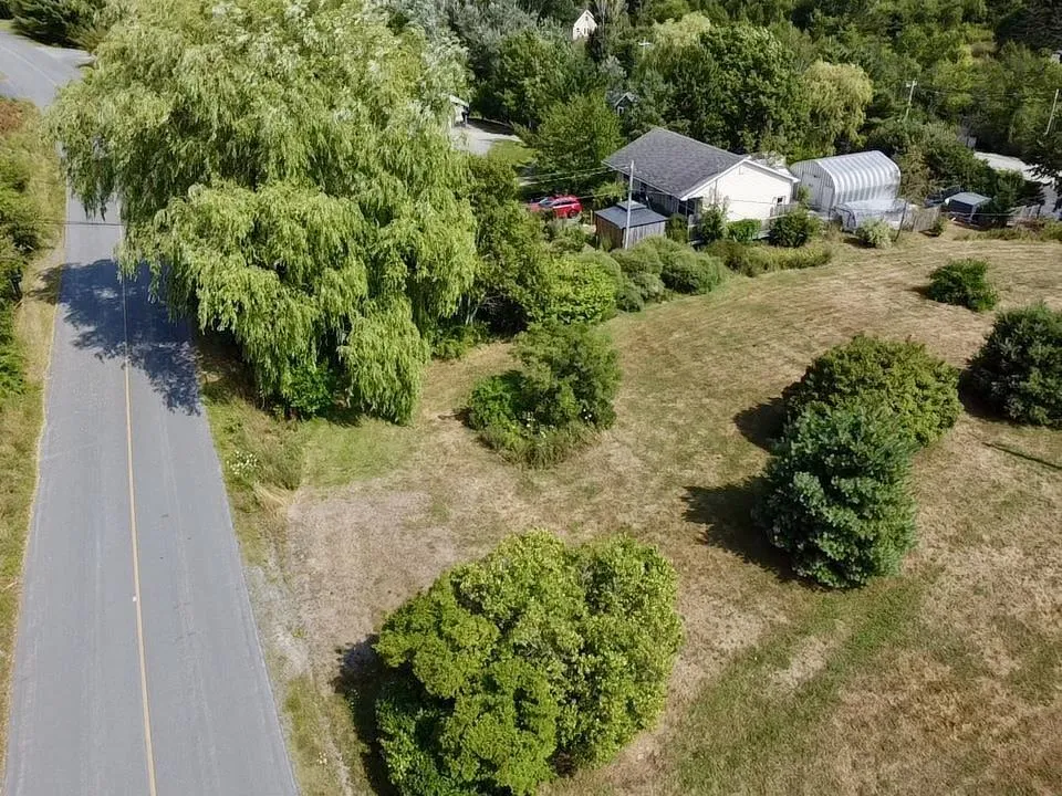 22 Old Halifax Road W, Three Mile Plains, NS B0N 2T0, 2 Bedrooms Bedrooms, ,1 BathroomBathrooms,Residential,For Sale,Old Halifax,202521837