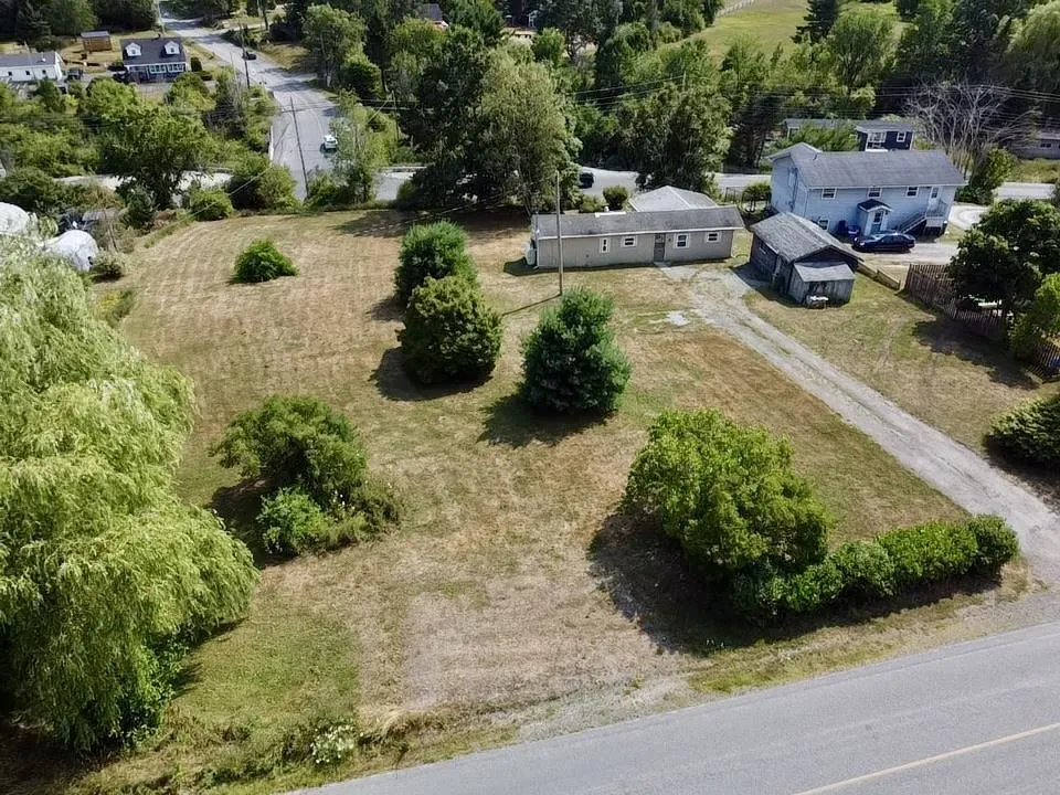 22 Old Halifax Road W, Three Mile Plains, NS B0N 2T0, 2 Bedrooms Bedrooms, ,1 BathroomBathrooms,Residential,For Sale,Old Halifax,202521837