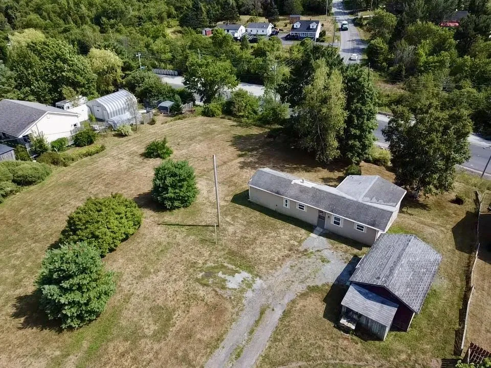 22 Old Halifax Road W, Three Mile Plains, NS B0N 2T0, 2 Bedrooms Bedrooms, ,1 BathroomBathrooms,Residential,For Sale,Old Halifax,202521837