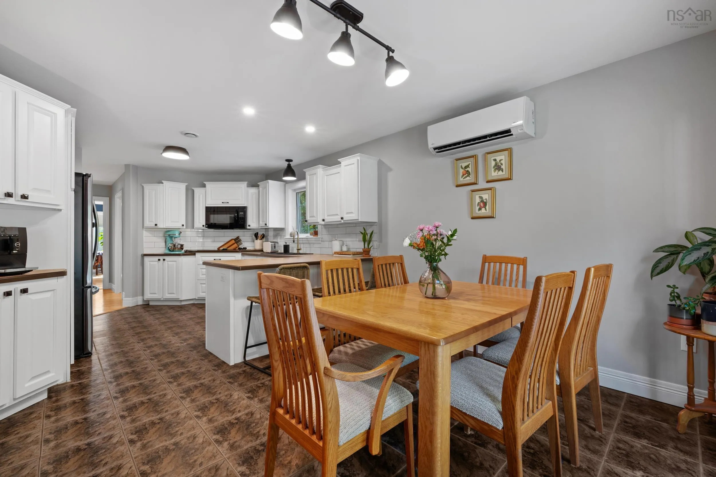 20 Camden Court, Bridgewater, NS B4V 8W5, 4 Bedrooms Bedrooms, ,3 BathroomsBathrooms,Residential,For Sale,Camden,202518041