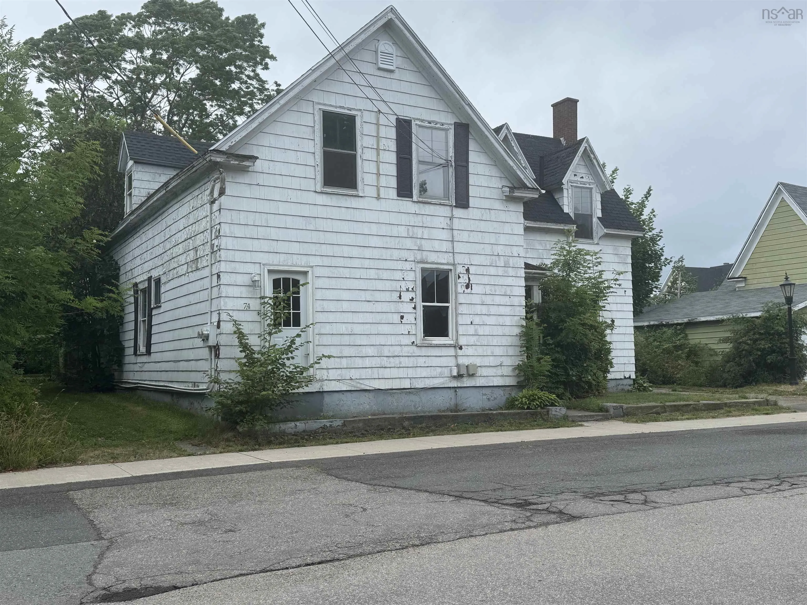 74 Pleasant Street, North Sydney, NS B2A 1L5, 4 Bedrooms Bedrooms, ,Residential Income,For Sale,Pleasant,202518660