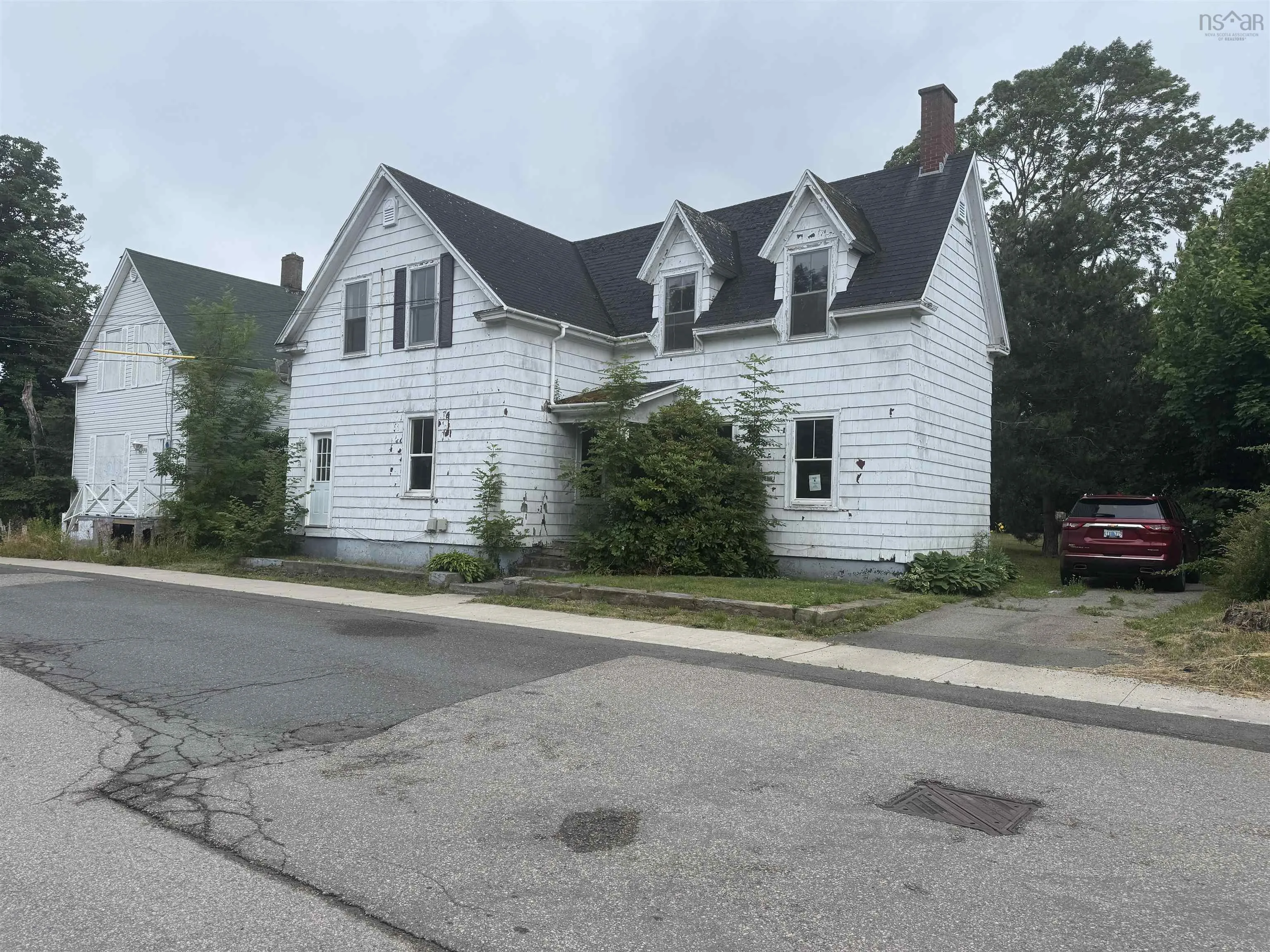 74 Pleasant Street, North Sydney, NS B2A 1L5, 4 Bedrooms Bedrooms, ,Residential Income,For Sale,Pleasant,202518660