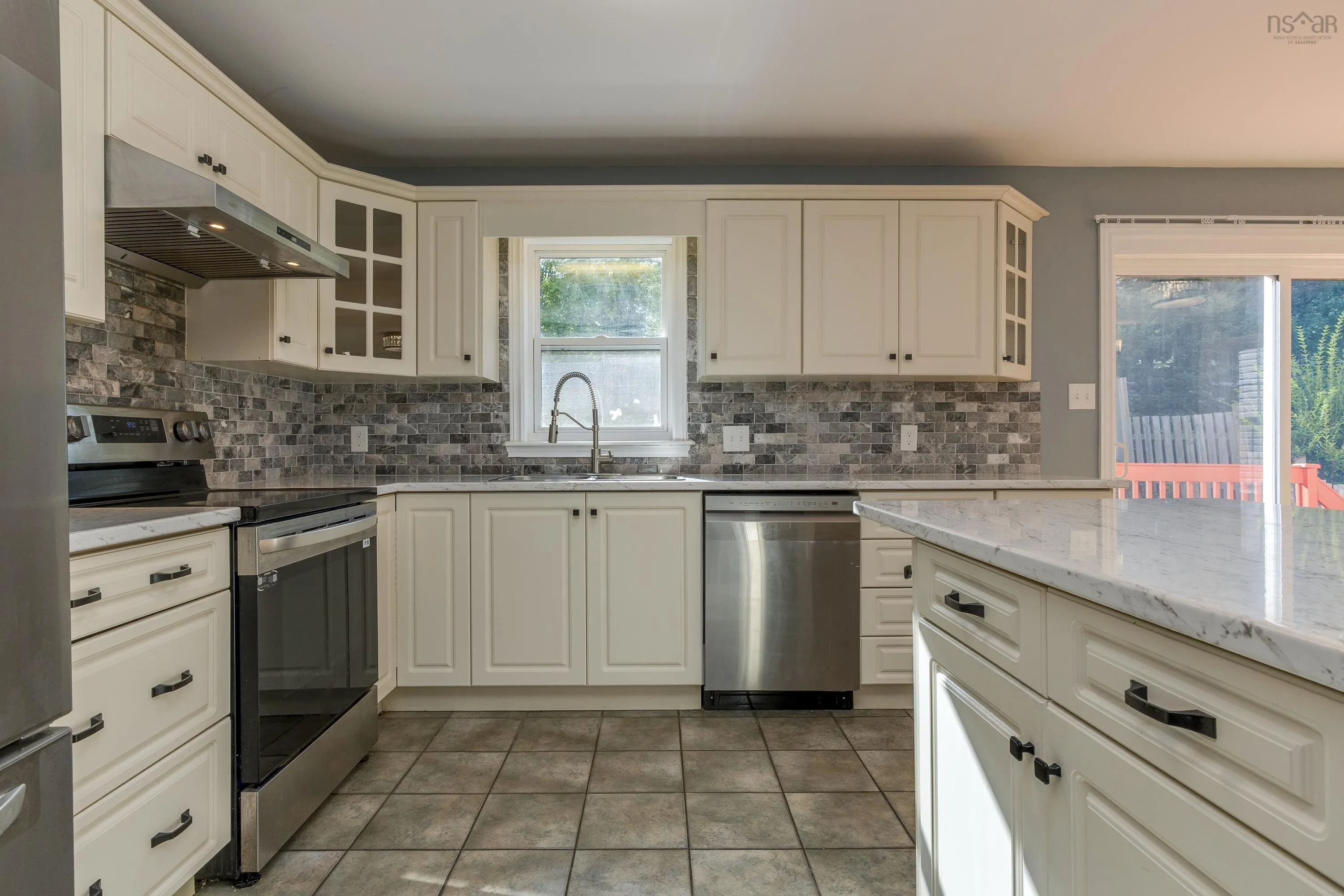 246 Langbrae Drive, Halifax, NS B3S 1K4, 5 Bedrooms Bedrooms, ,4 BathroomsBathrooms,Residential,For Sale,Langbrae,202523547