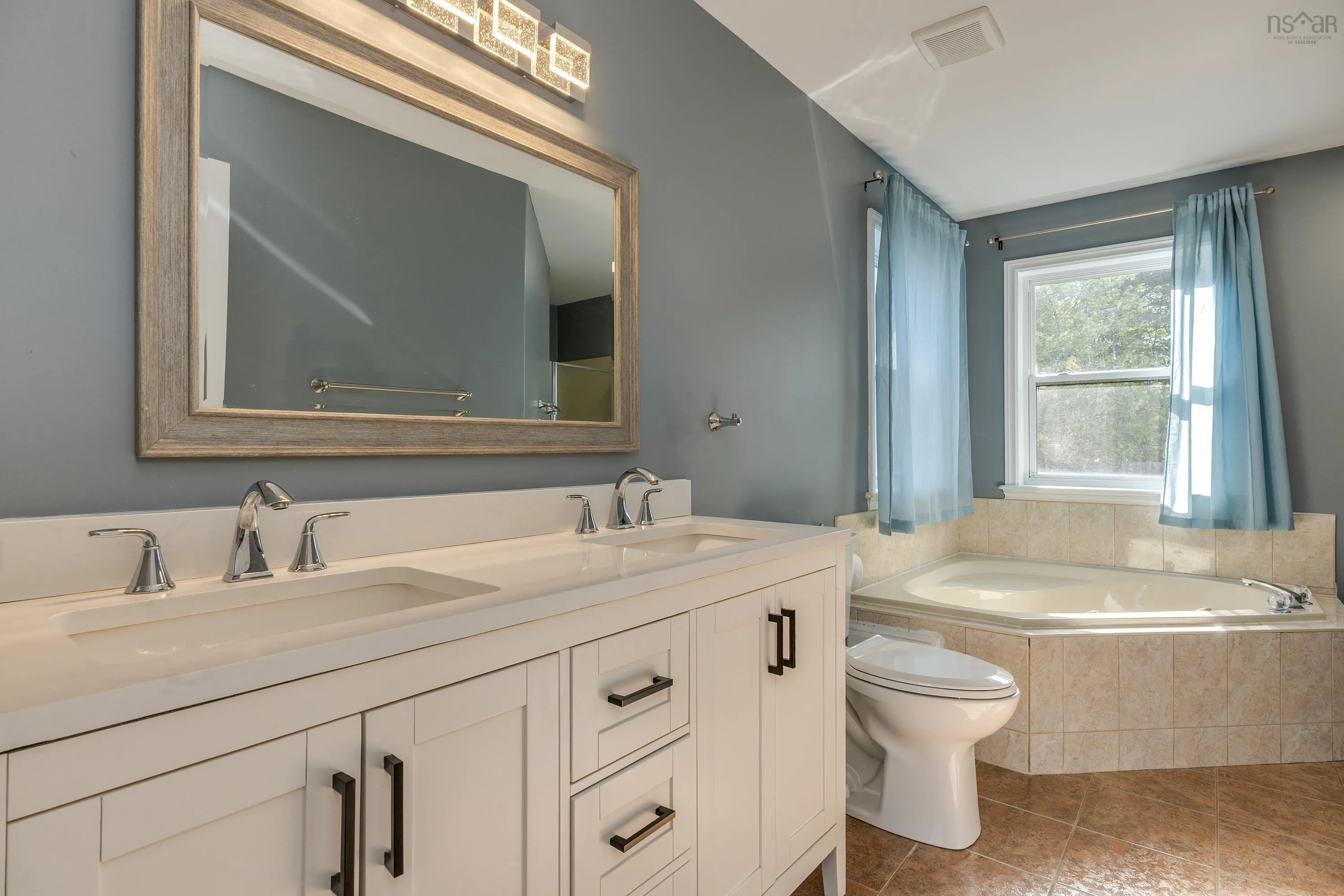 246 Langbrae Drive, Halifax, NS B3S 1K4, 5 Bedrooms Bedrooms, ,4 BathroomsBathrooms,Residential,For Sale,Langbrae,202523547
