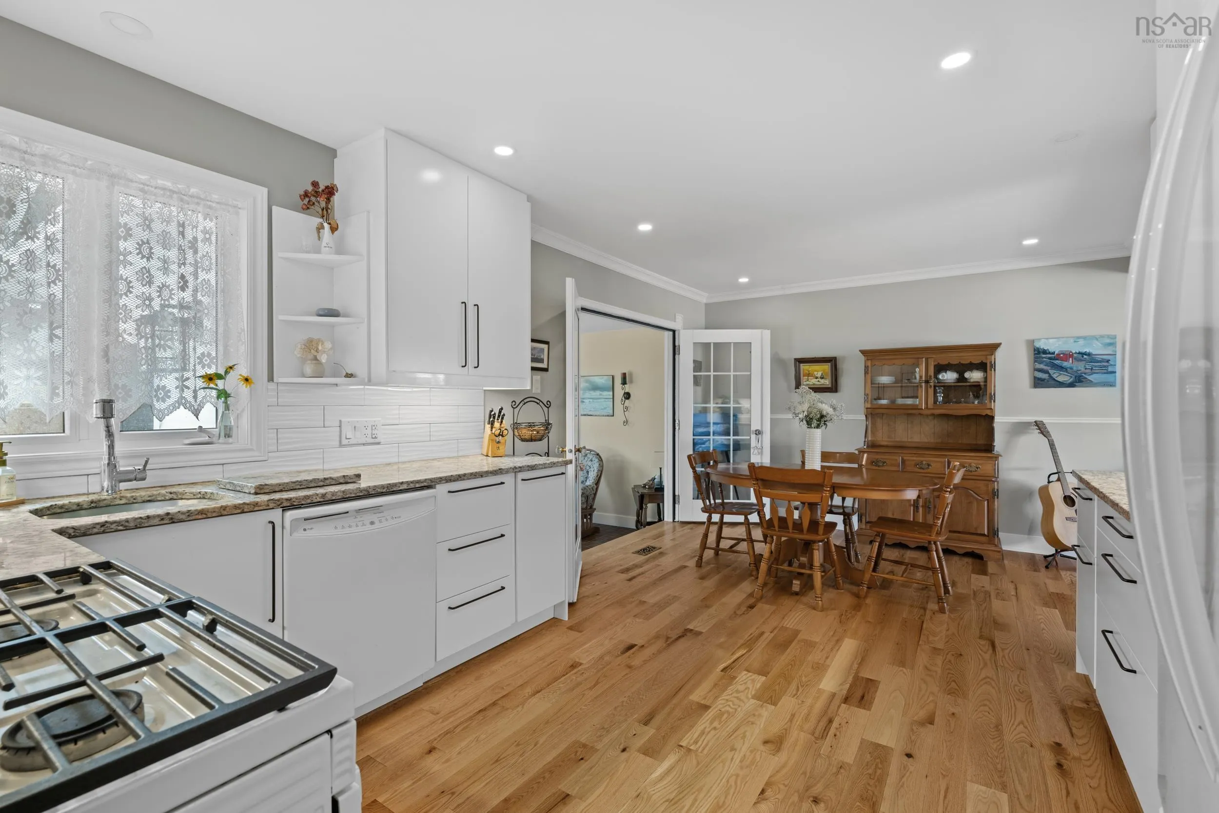 21 Lawnsdale Drive, Dartmouth, NS B3A 2N1, 3 Bedrooms Bedrooms, ,3 BathroomsBathrooms,Residential,For Sale,Lawnsdale,202521933