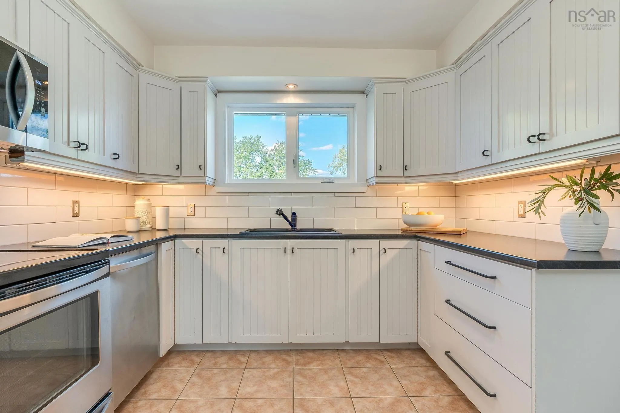 19 Ellen Drive, Dartmouth, NS B2W 2J7, 4 Bedrooms Bedrooms, ,2 BathroomsBathrooms,Residential,For Sale,Ellen,202518558