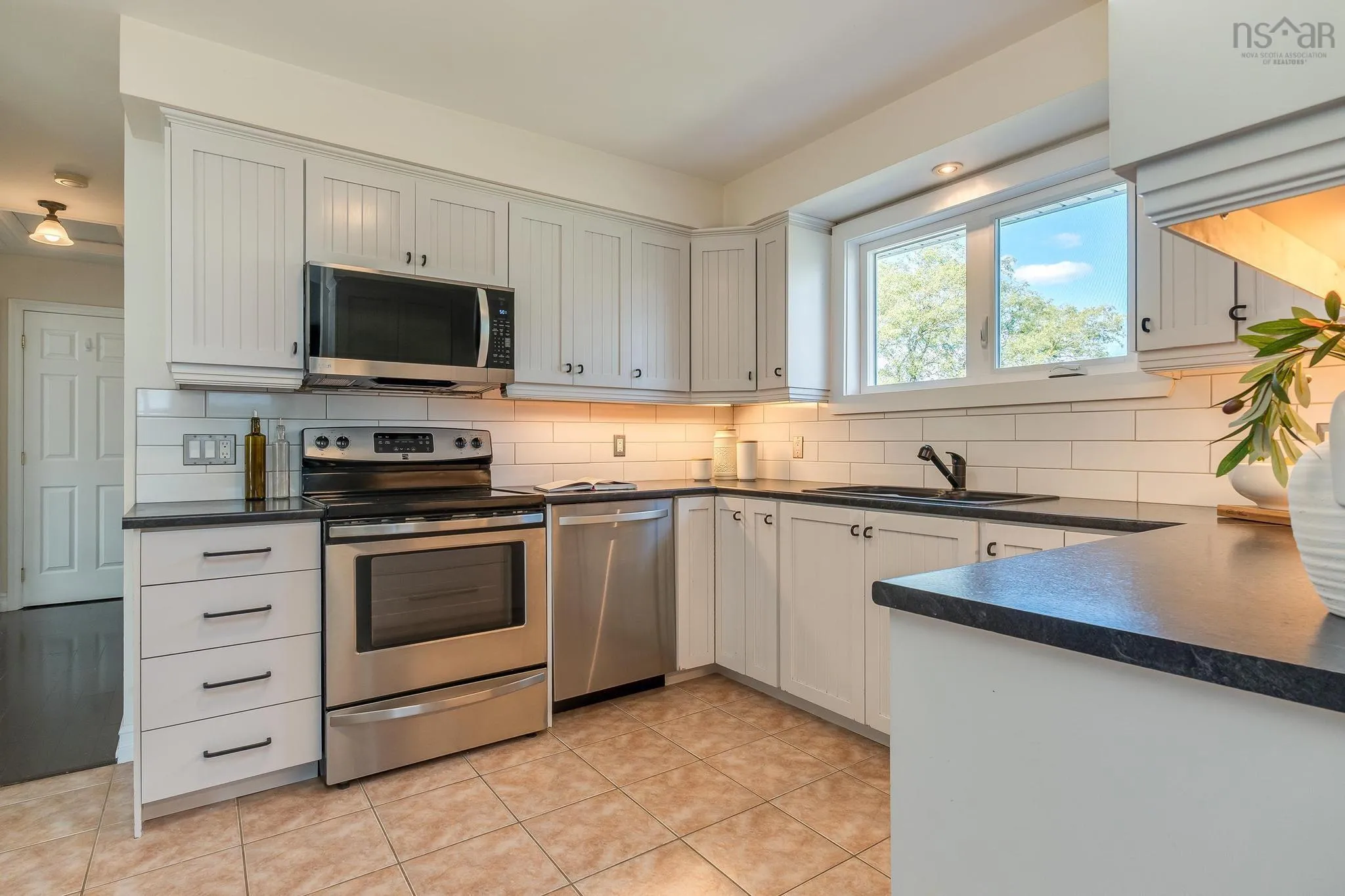 19 Ellen Drive, Dartmouth, NS B2W 2J7, 4 Bedrooms Bedrooms, ,2 BathroomsBathrooms,Residential,For Sale,Ellen,202518558